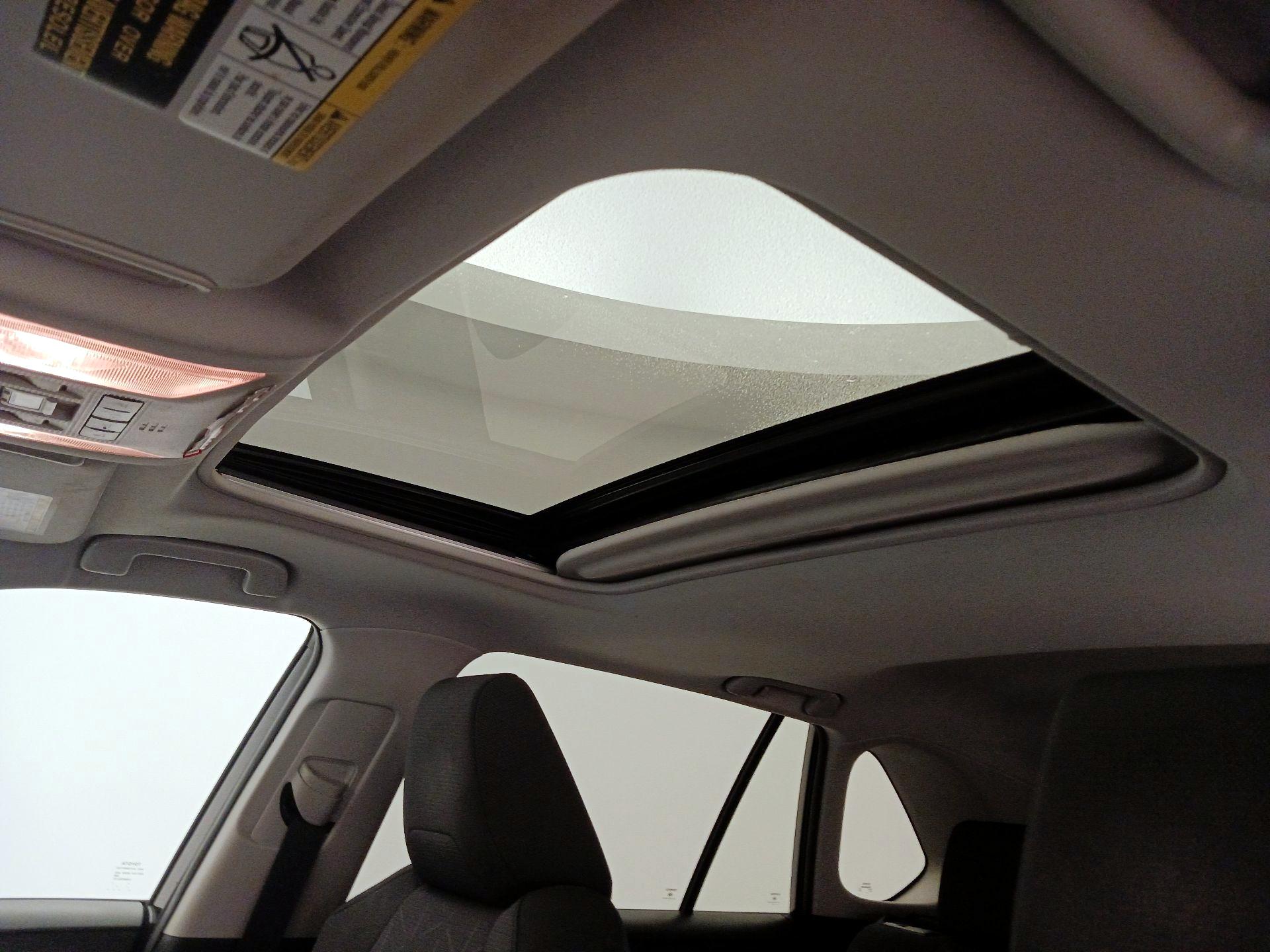 Thumbnail: 2019 Toyota RAV4 - 19