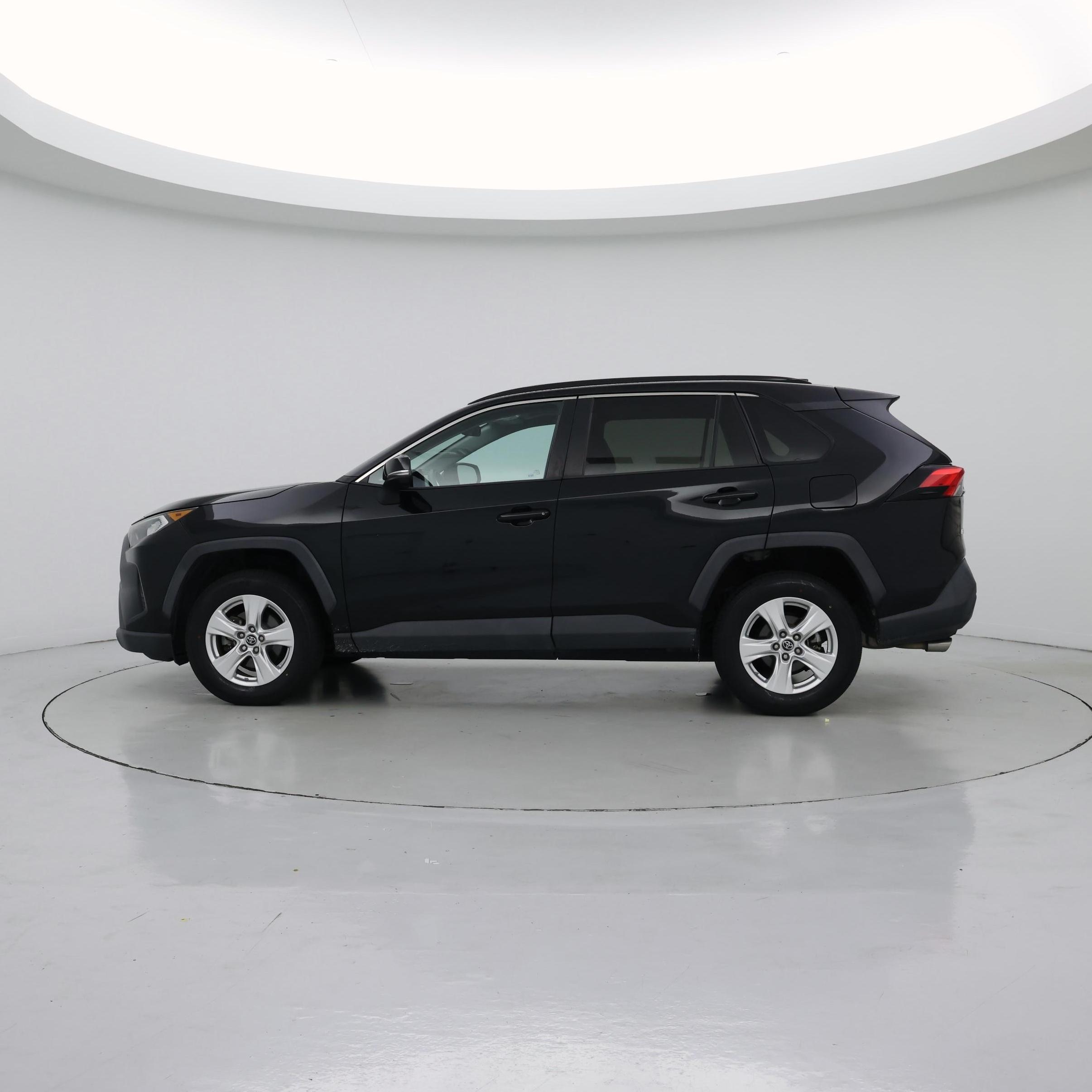 Thumbnail: 2019 Toyota RAV4 - 3