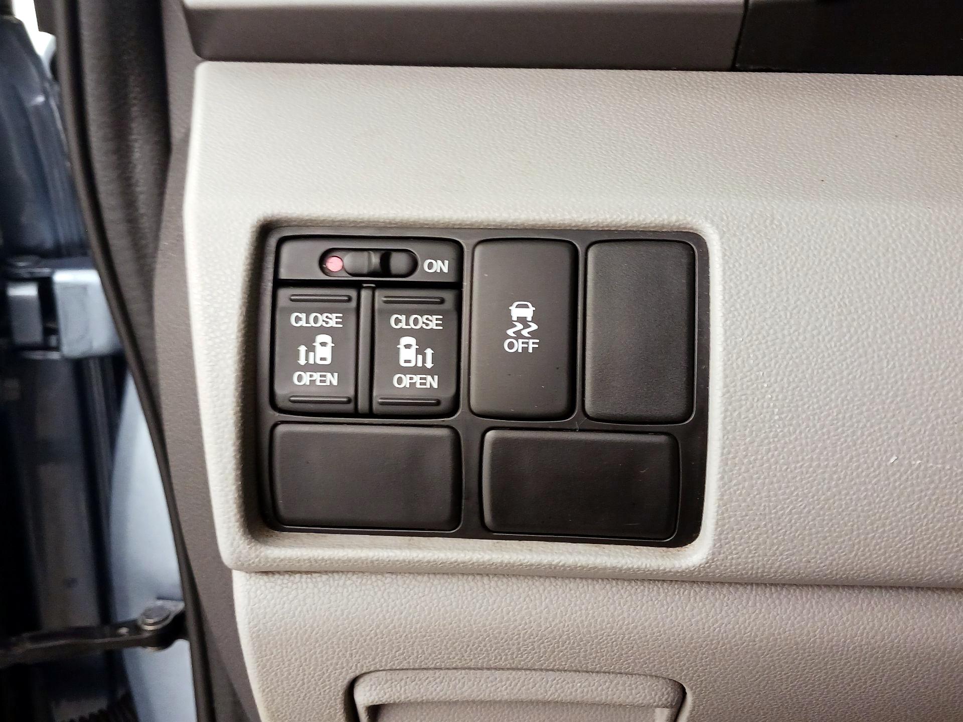 Thumbnail: 2014 Honda Odyssey - 13