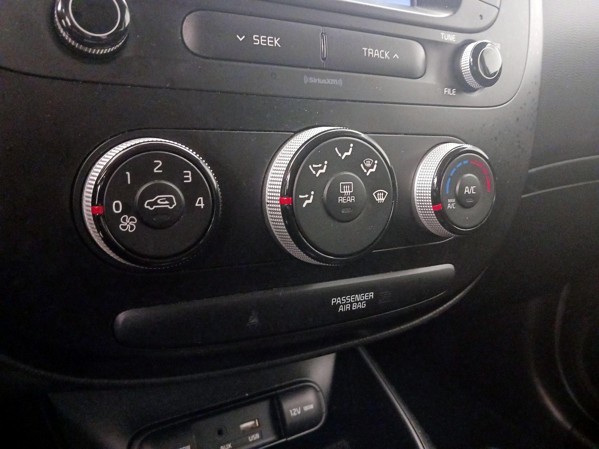Thumbnail: 2019 Kia Soul - 16