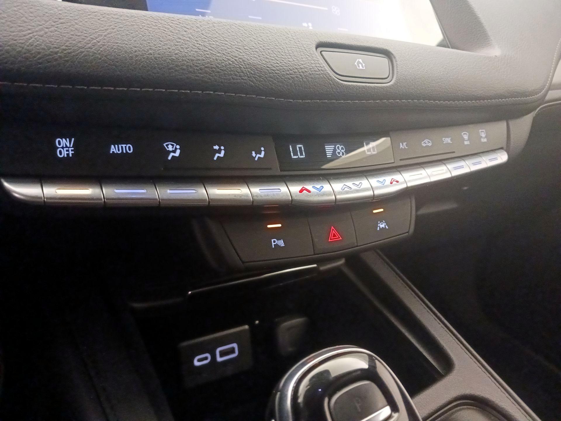 Thumbnail: 2023 Cadillac XT4 - 16