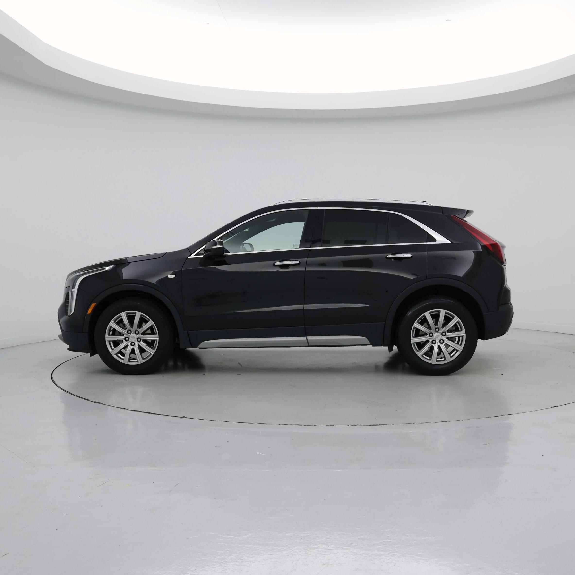 Thumbnail: 2023 Cadillac XT4 - 3