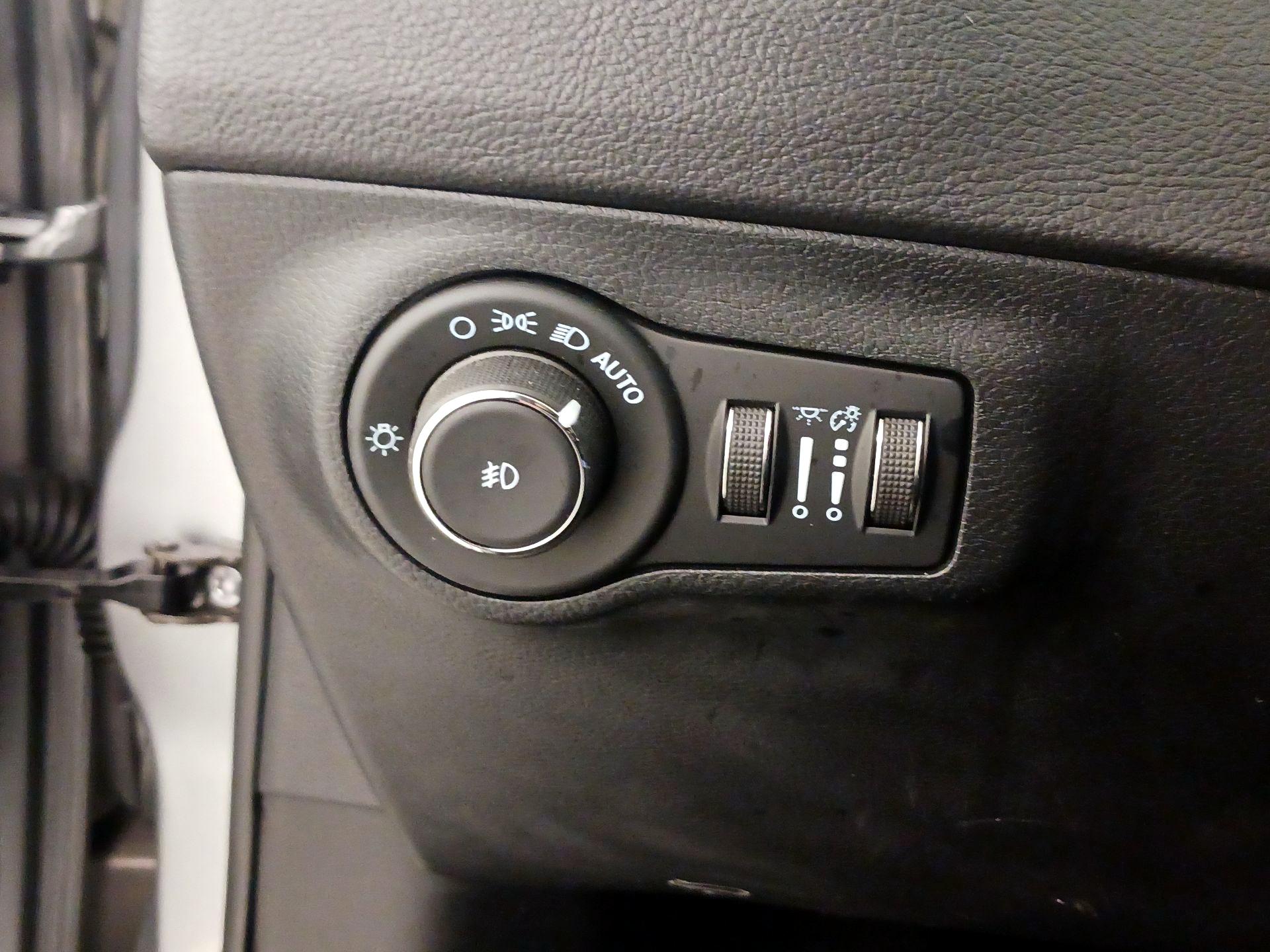 Thumbnail: 2021 Jeep Compass - 13