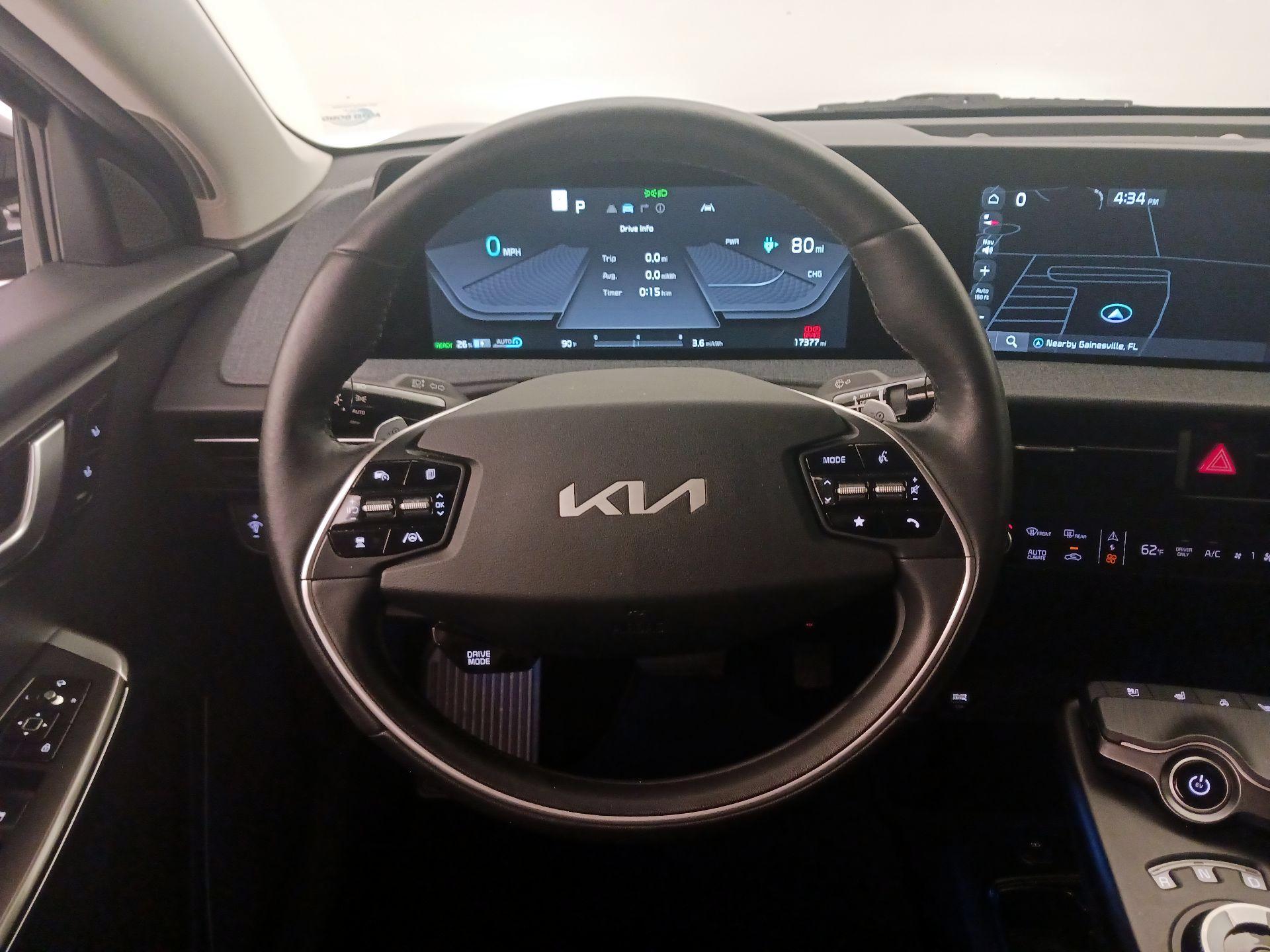 Thumbnail: 2022 Kia EV6 - 10