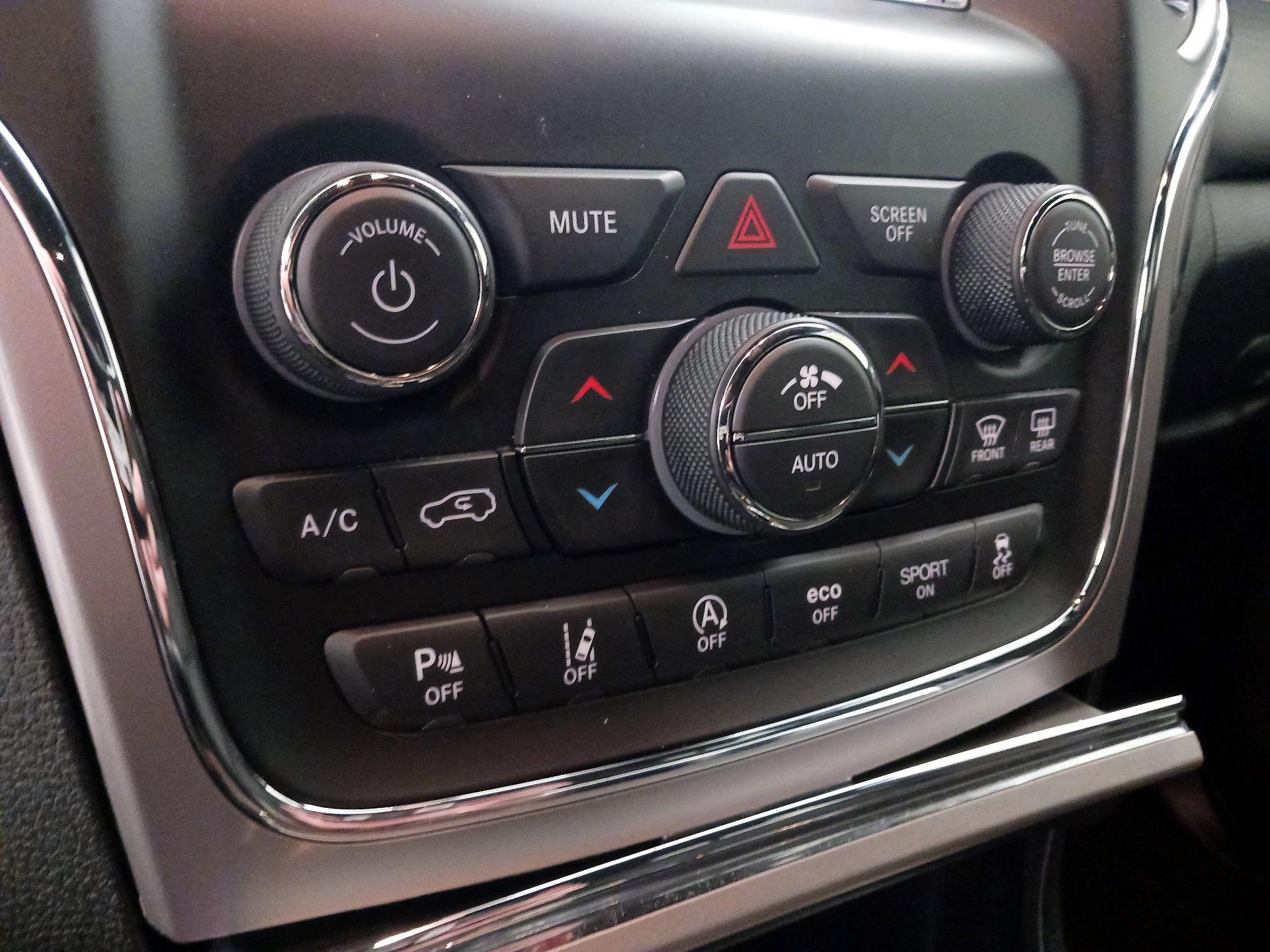 Thumbnail: 2021 Jeep Grand Cherokee - 16