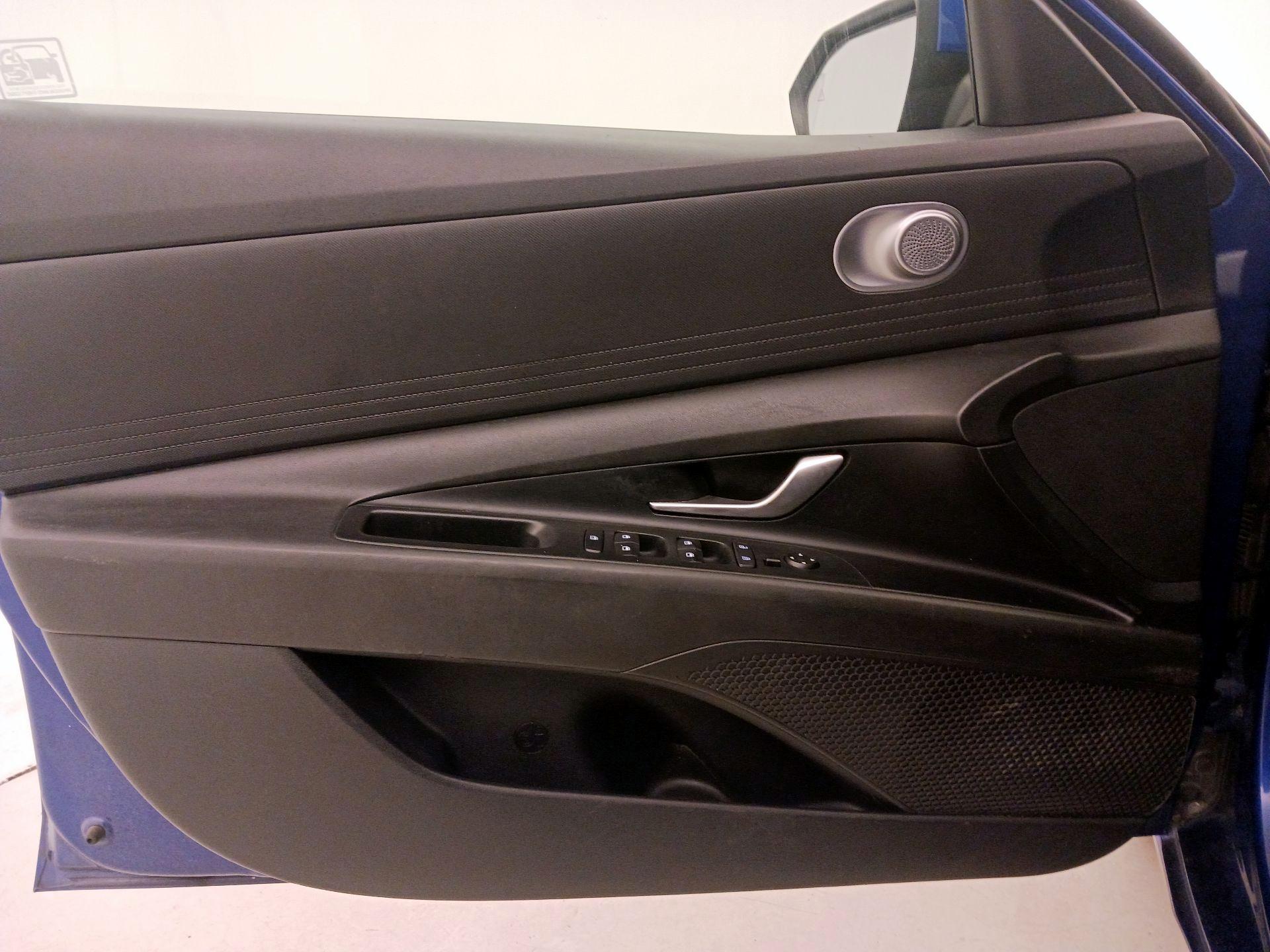 Thumbnail: 2021 Hyundai Elantra - 12