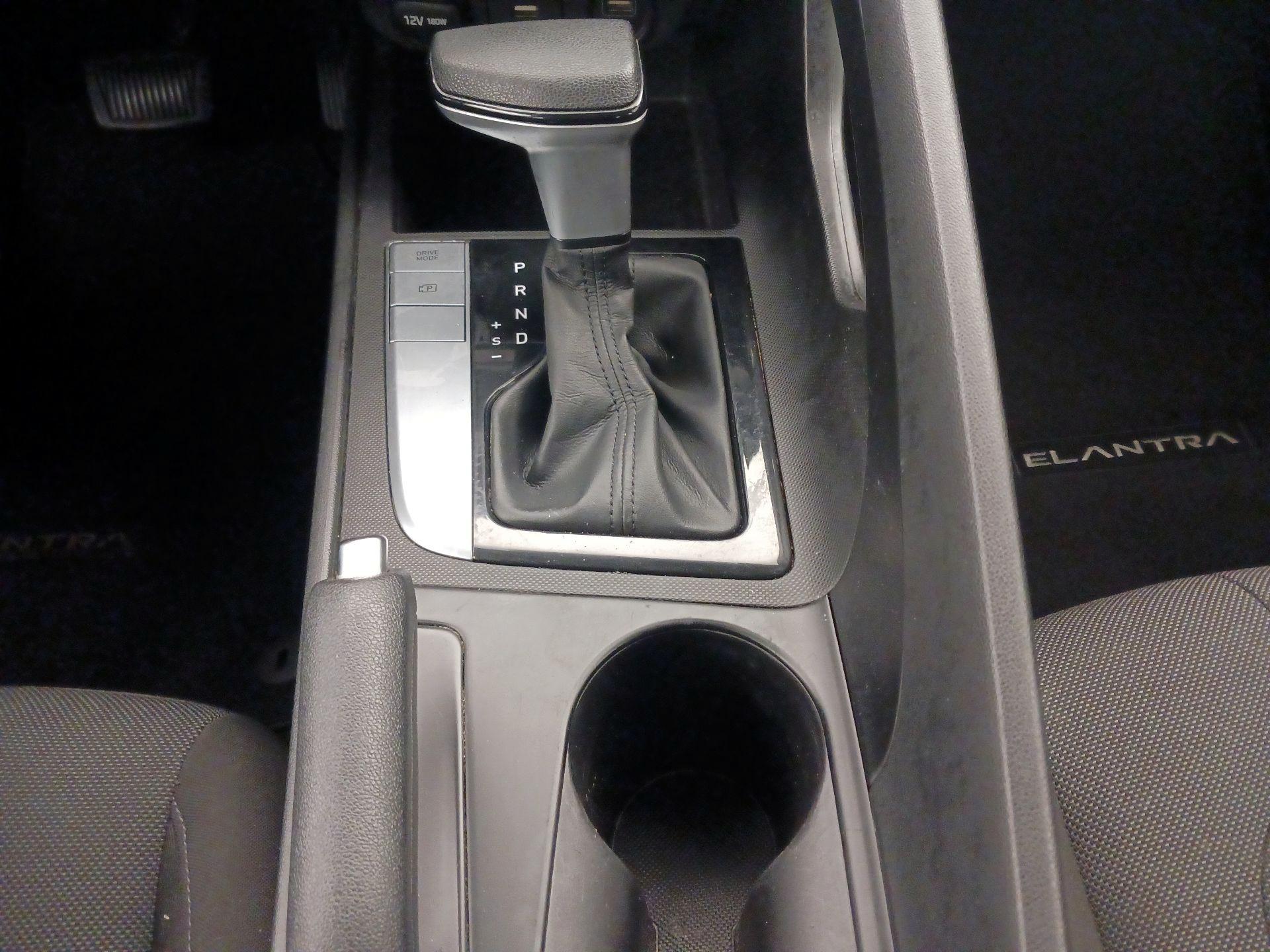 Thumbnail: 2021 Hyundai Elantra - 17