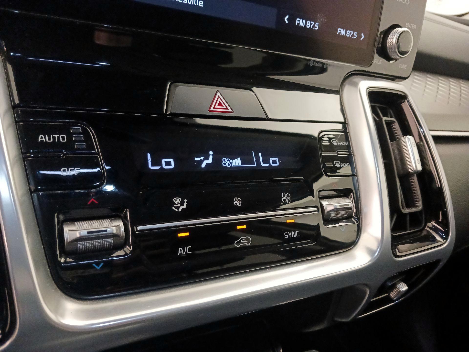 Thumbnail: 2022 Kia Sorento - 17