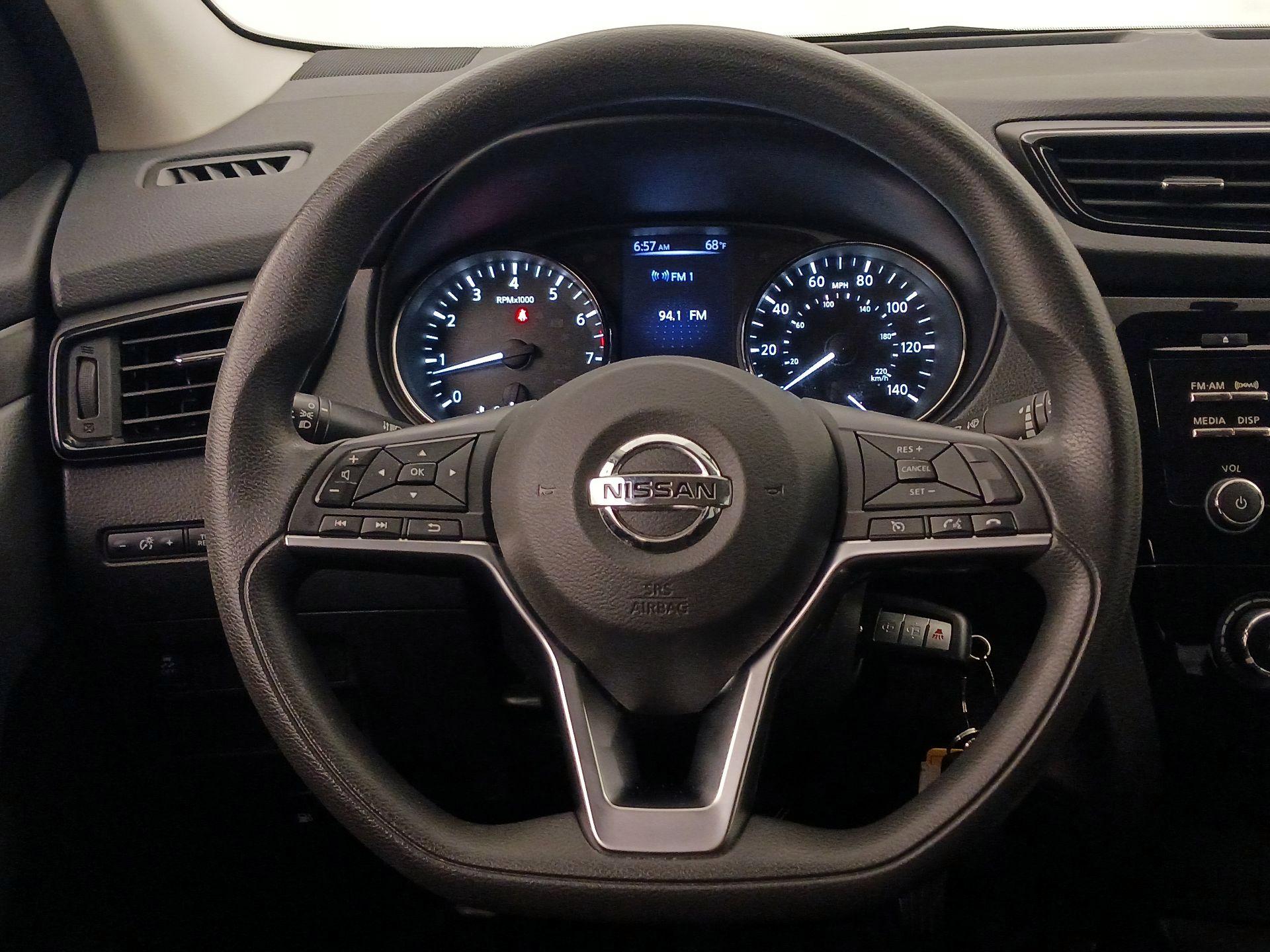 Thumbnail: 2017 Nissan Rogue Sport - 10
