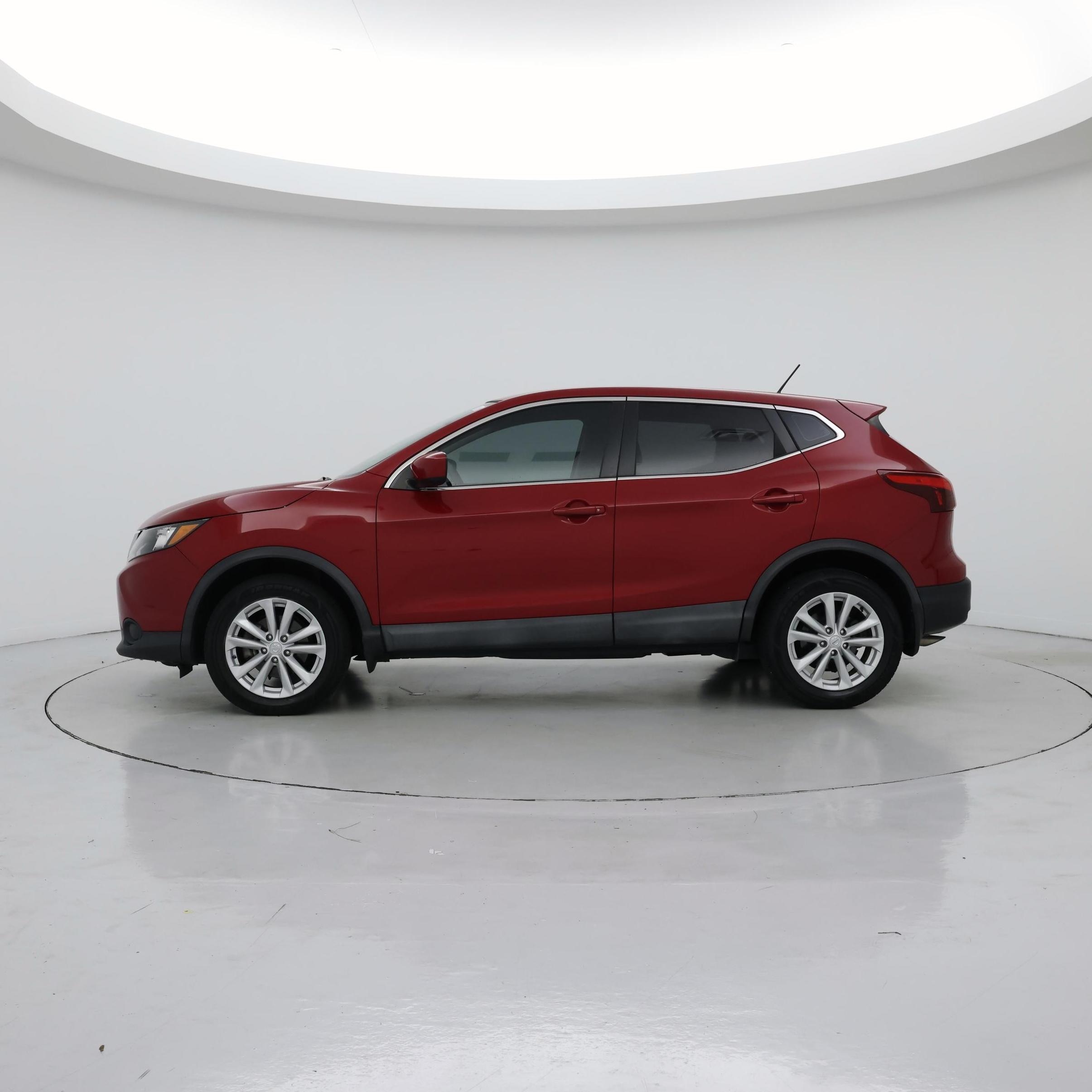 Thumbnail: 2017 Nissan Rogue Sport - 3