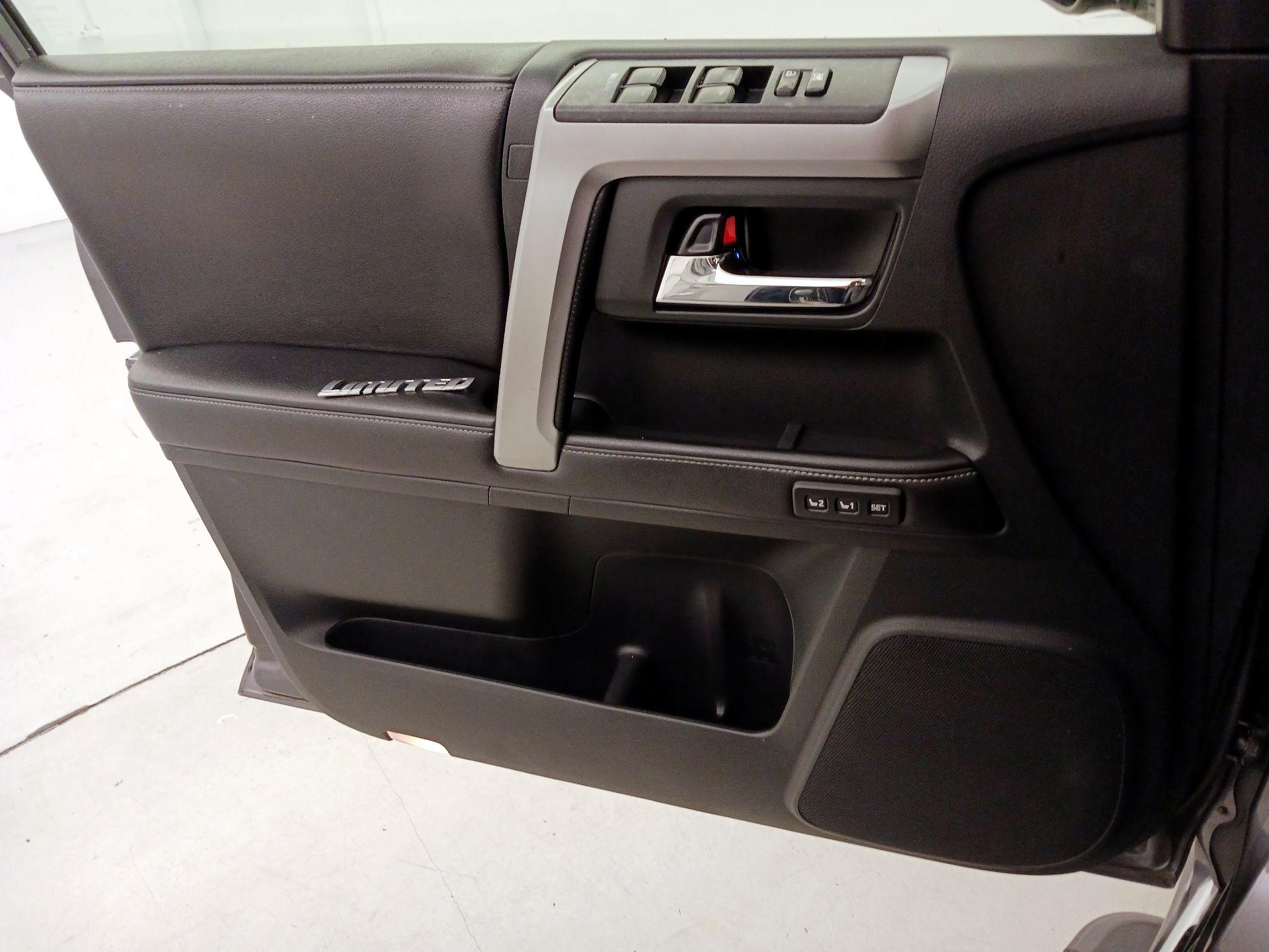 Thumbnail: 2015 Toyota 4Runner - 12