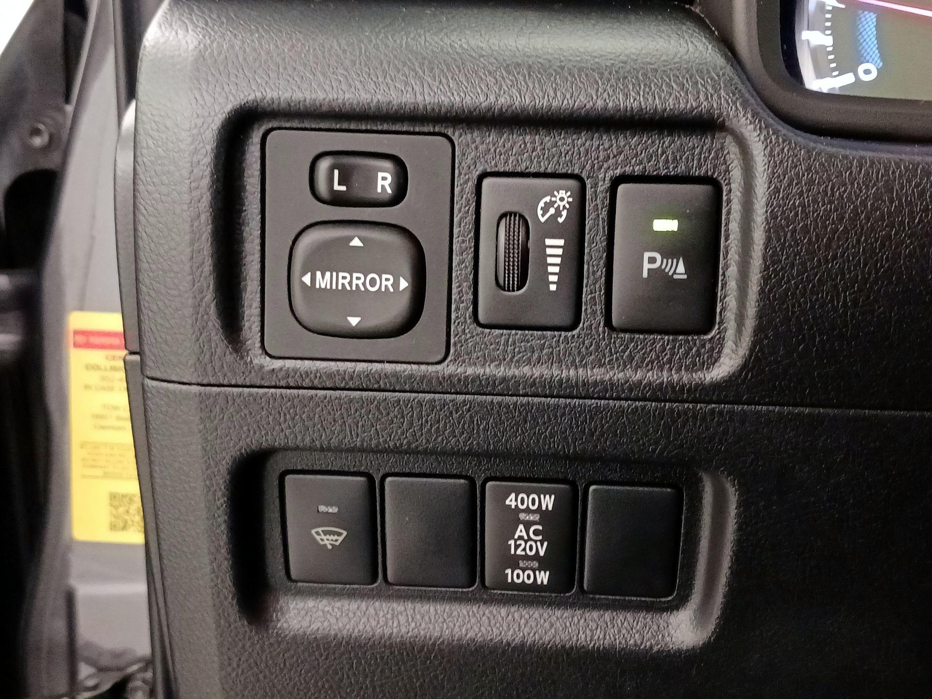 Thumbnail: 2015 Toyota 4Runner - 13