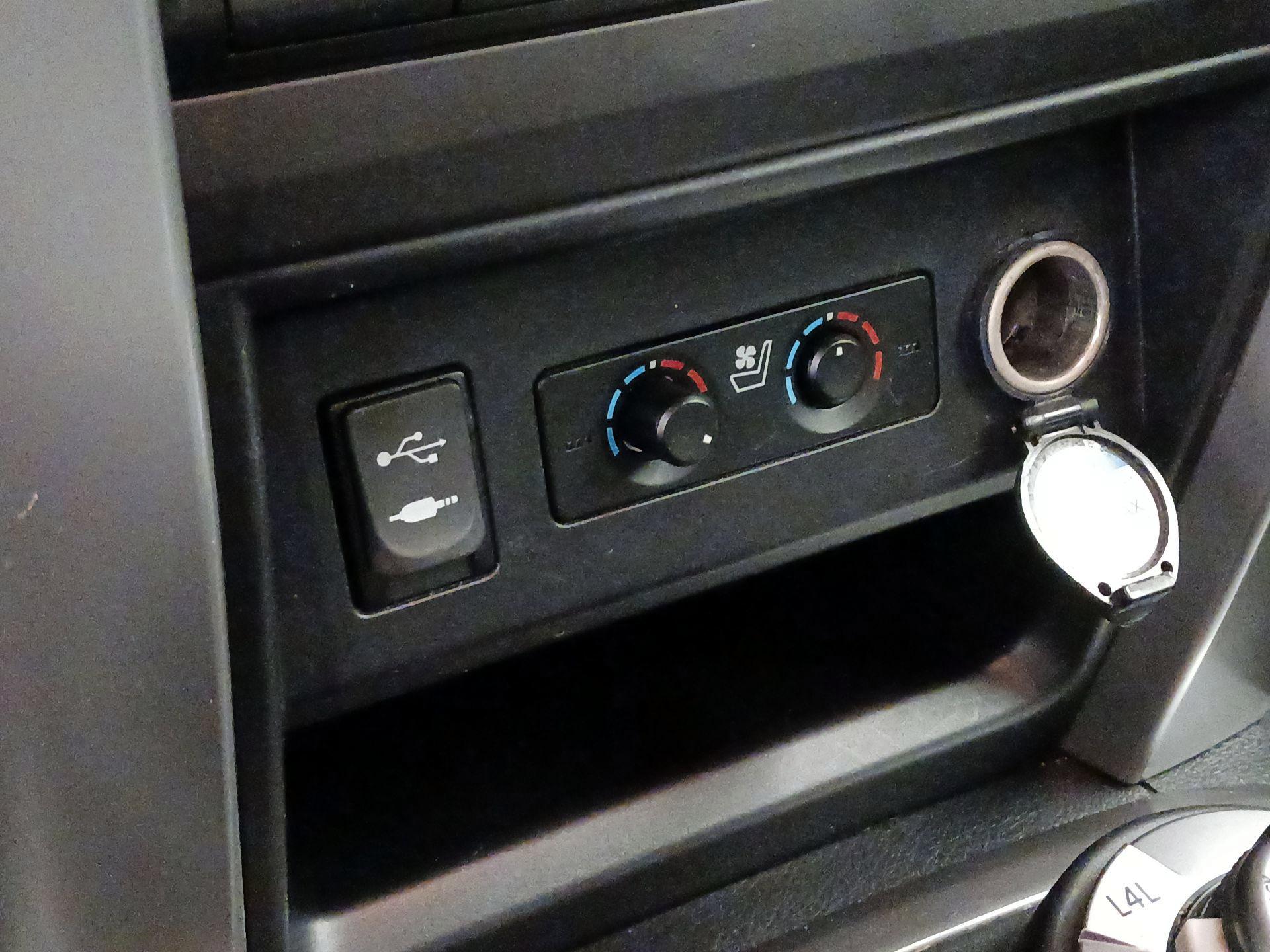 Thumbnail: 2015 Toyota 4Runner - 19