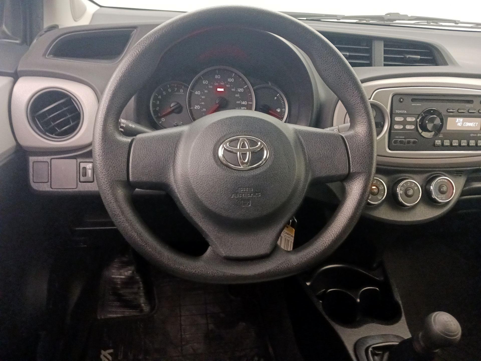 Thumbnail: 2014 Toyota Yaris - 10