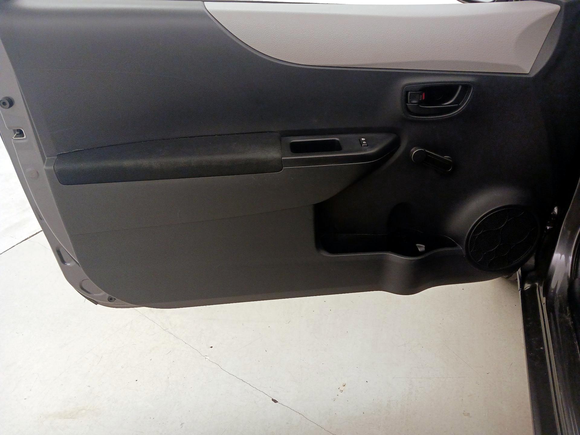 Thumbnail: 2014 Toyota Yaris - 12