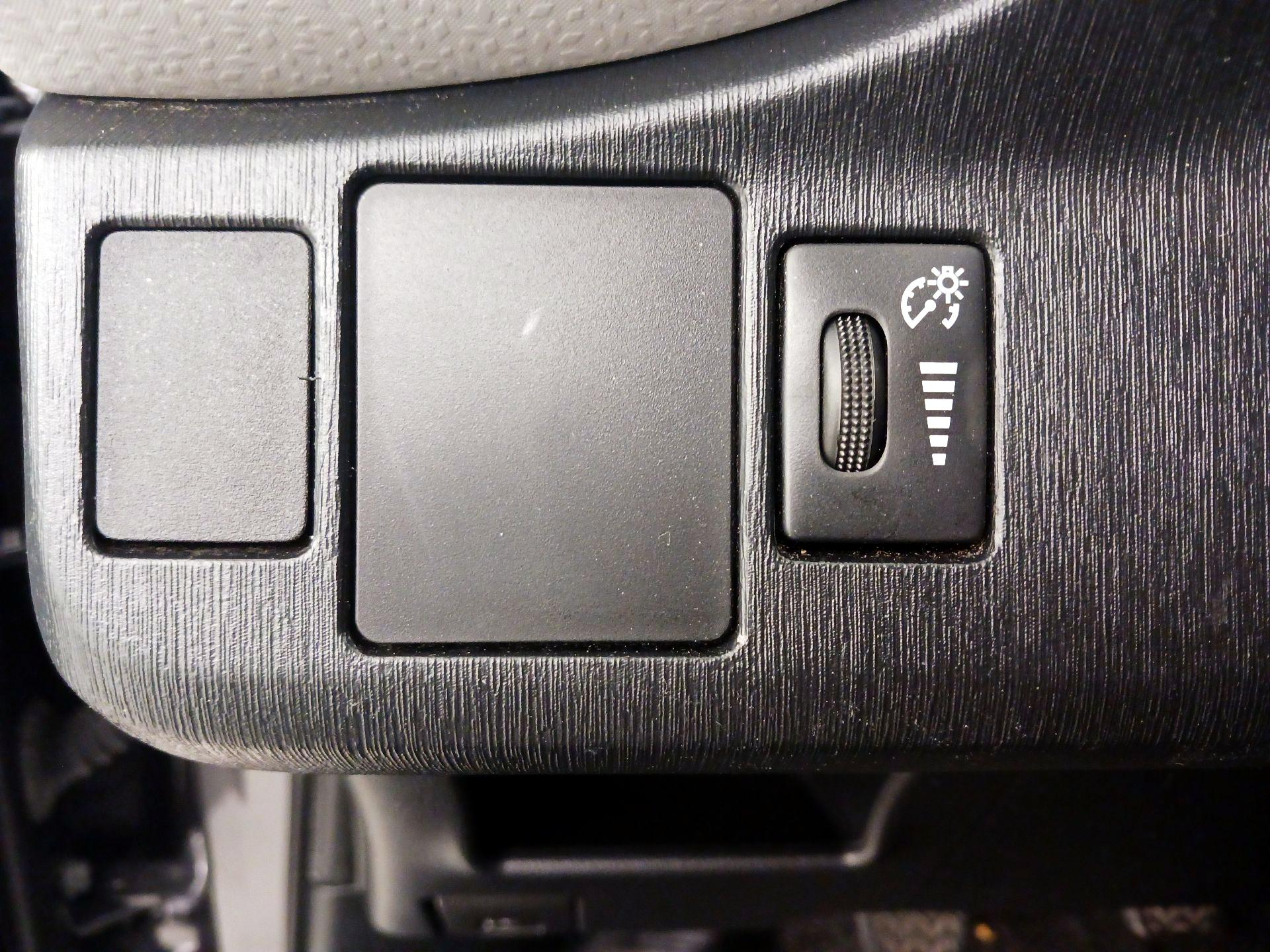 Thumbnail: 2014 Toyota Yaris - 13