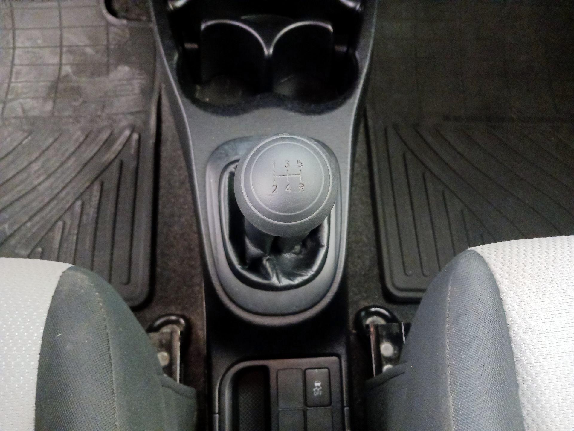 Thumbnail: 2014 Toyota Yaris - 16