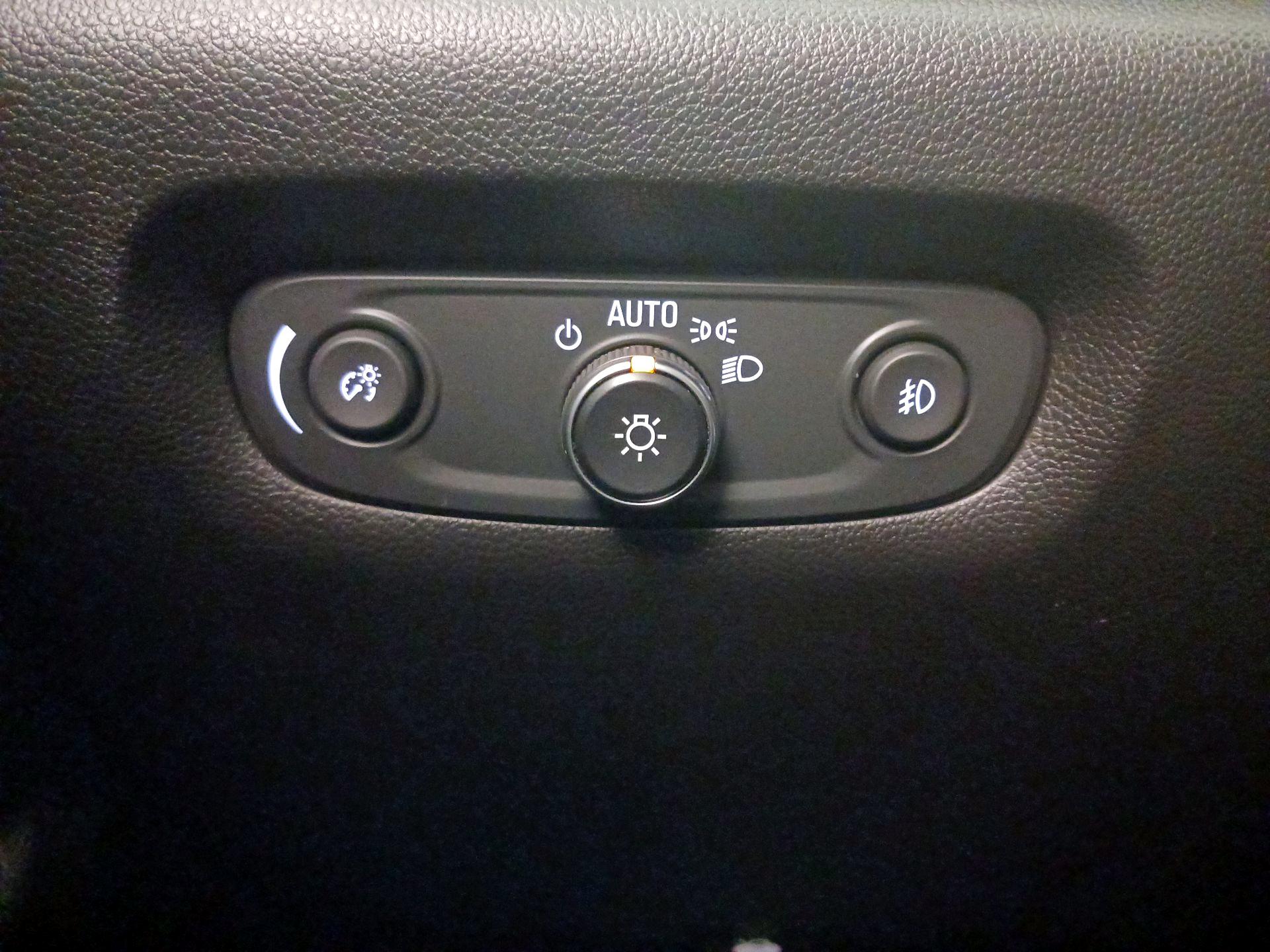 Thumbnail: 2021 Chevrolet Traverse - 13