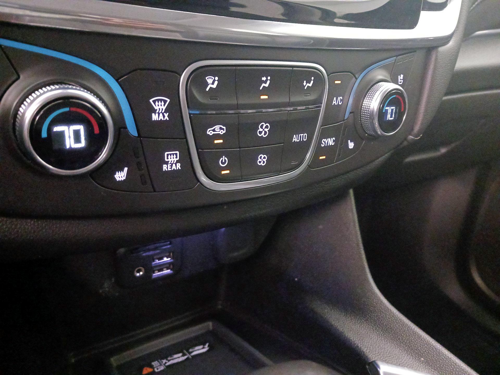 Thumbnail: 2021 Chevrolet Traverse - 17