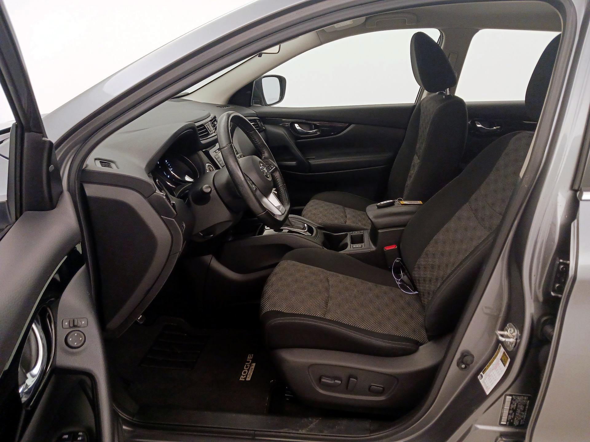 Thumbnail: 2021 Nissan Rogue Sport - 11