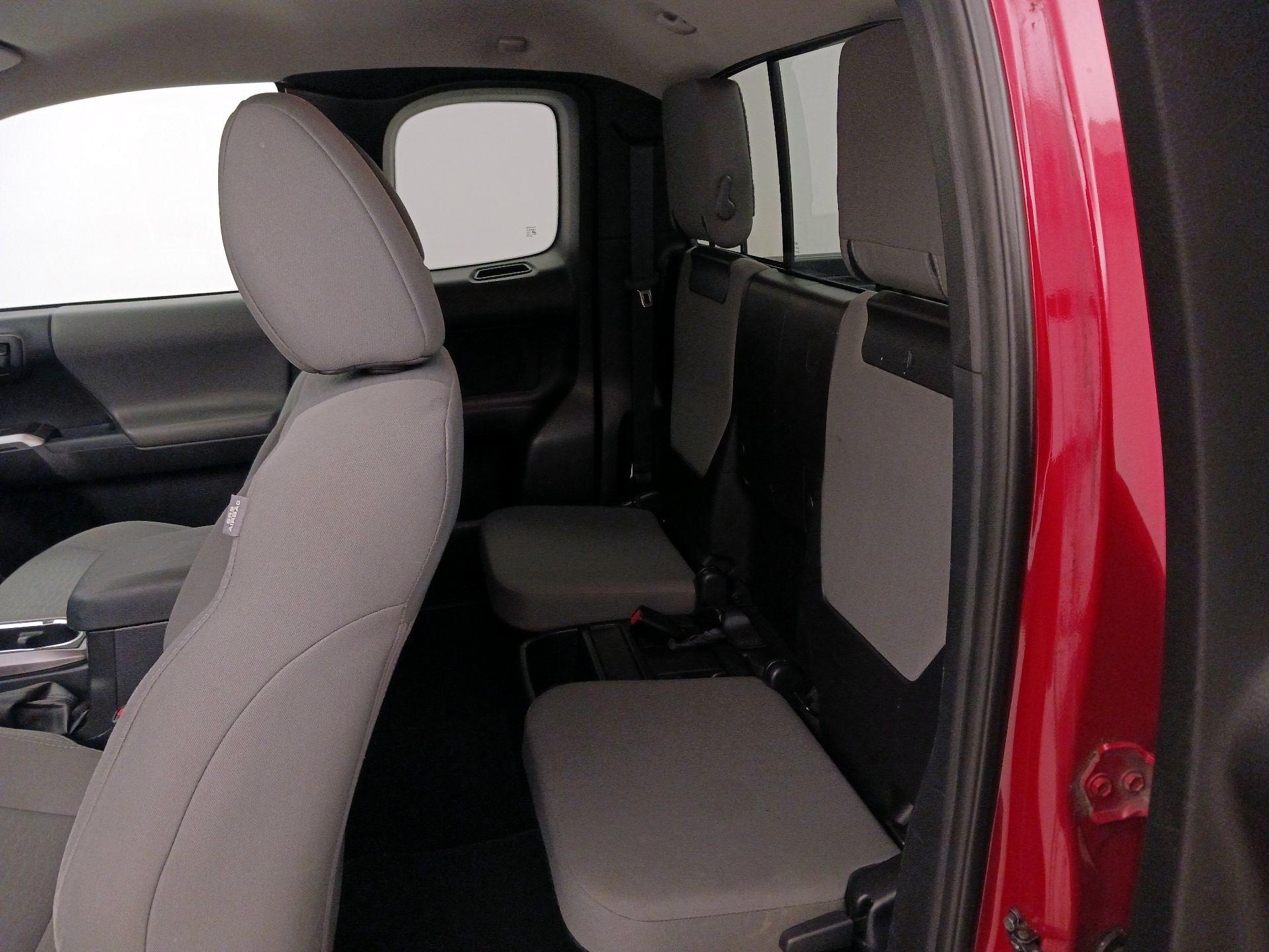 Thumbnail: 2018 Toyota Tacoma - 20