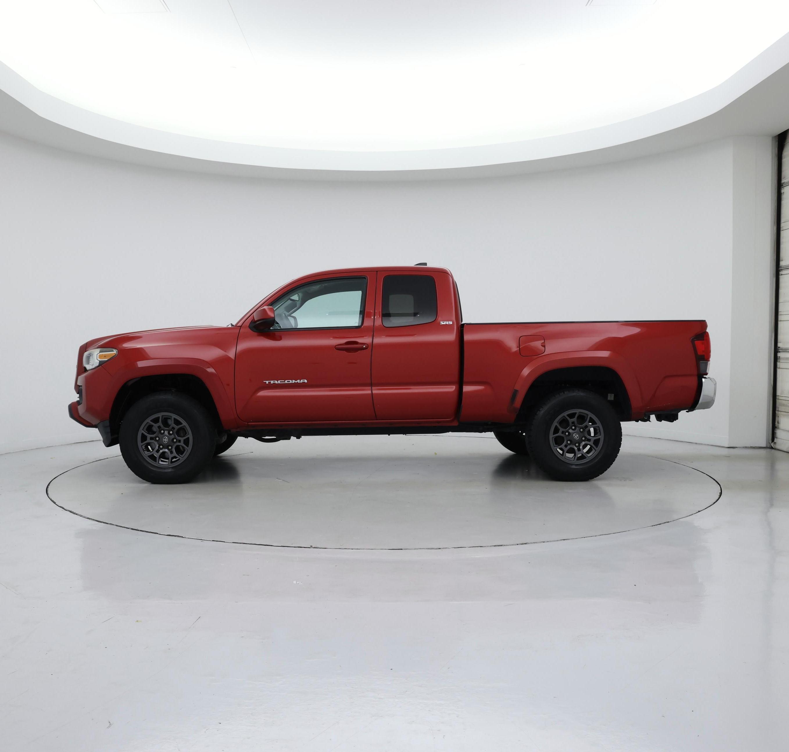 Thumbnail: 2018 Toyota Tacoma - 3