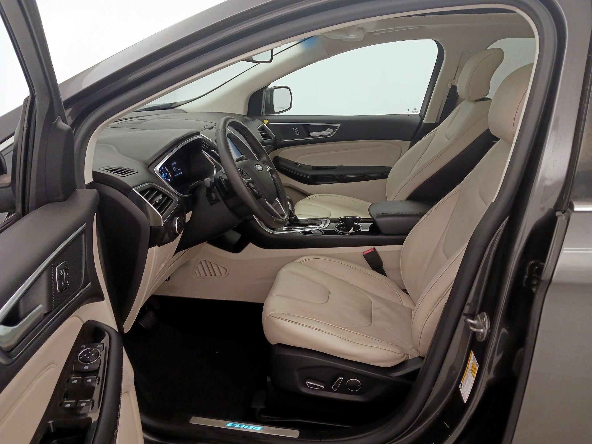 Thumbnail: 2015 Ford Edge - 11
