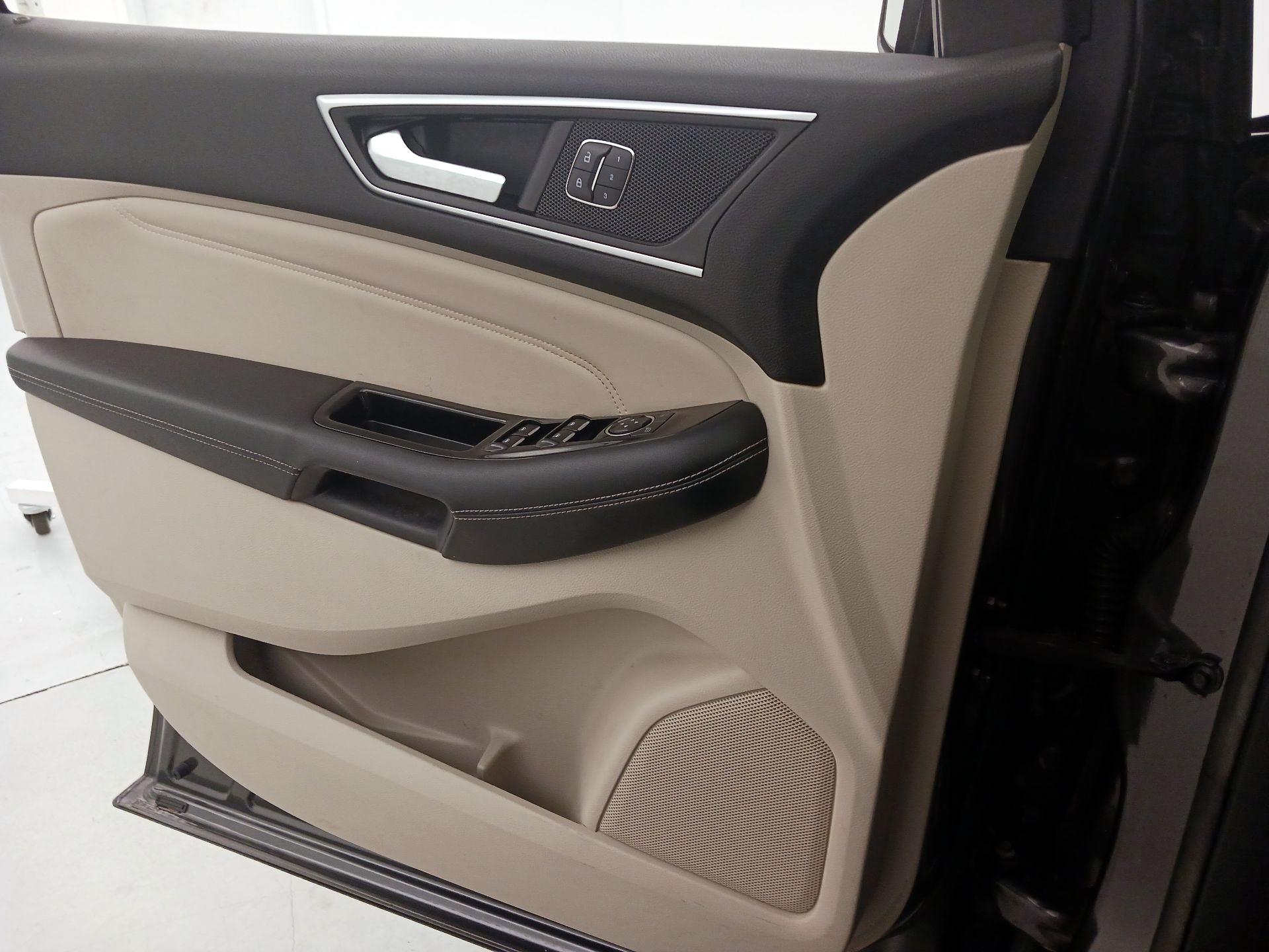 Thumbnail: 2015 Ford Edge - 12