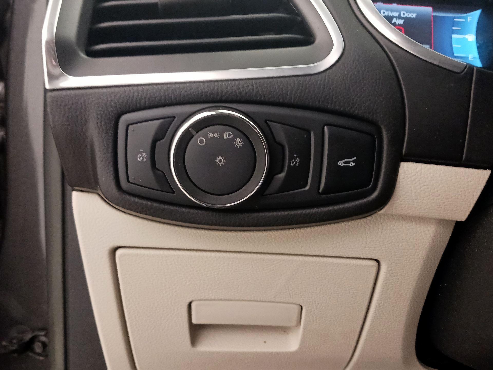 Thumbnail: 2015 Ford Edge - 13