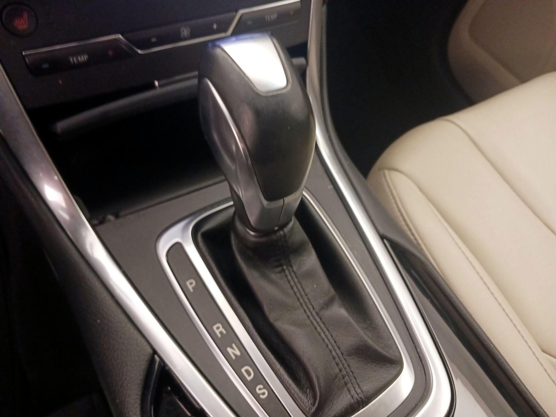 Thumbnail: 2015 Ford Edge - 18