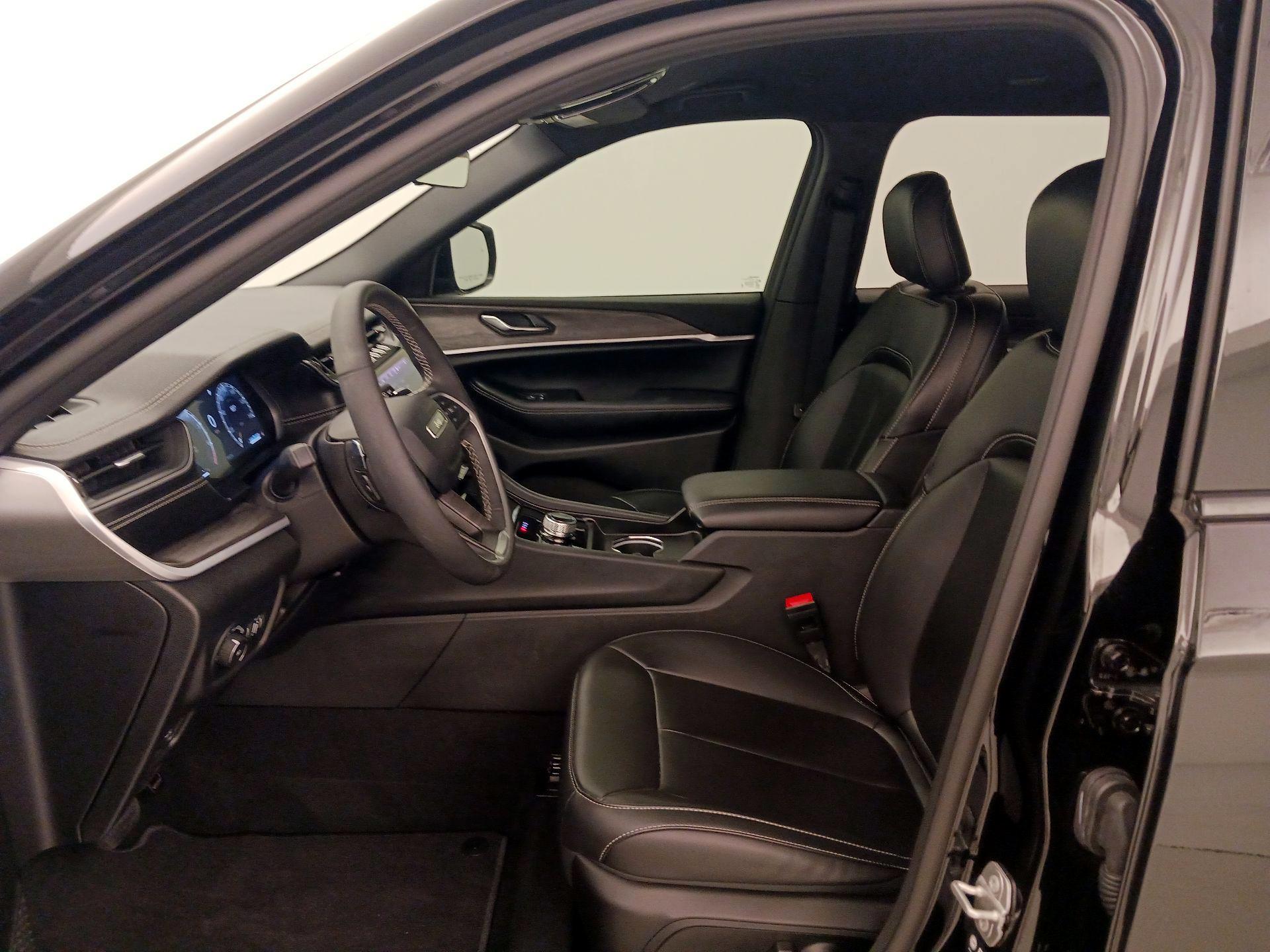 Thumbnail: 2025 Jeep Grand Cherokee L - 11