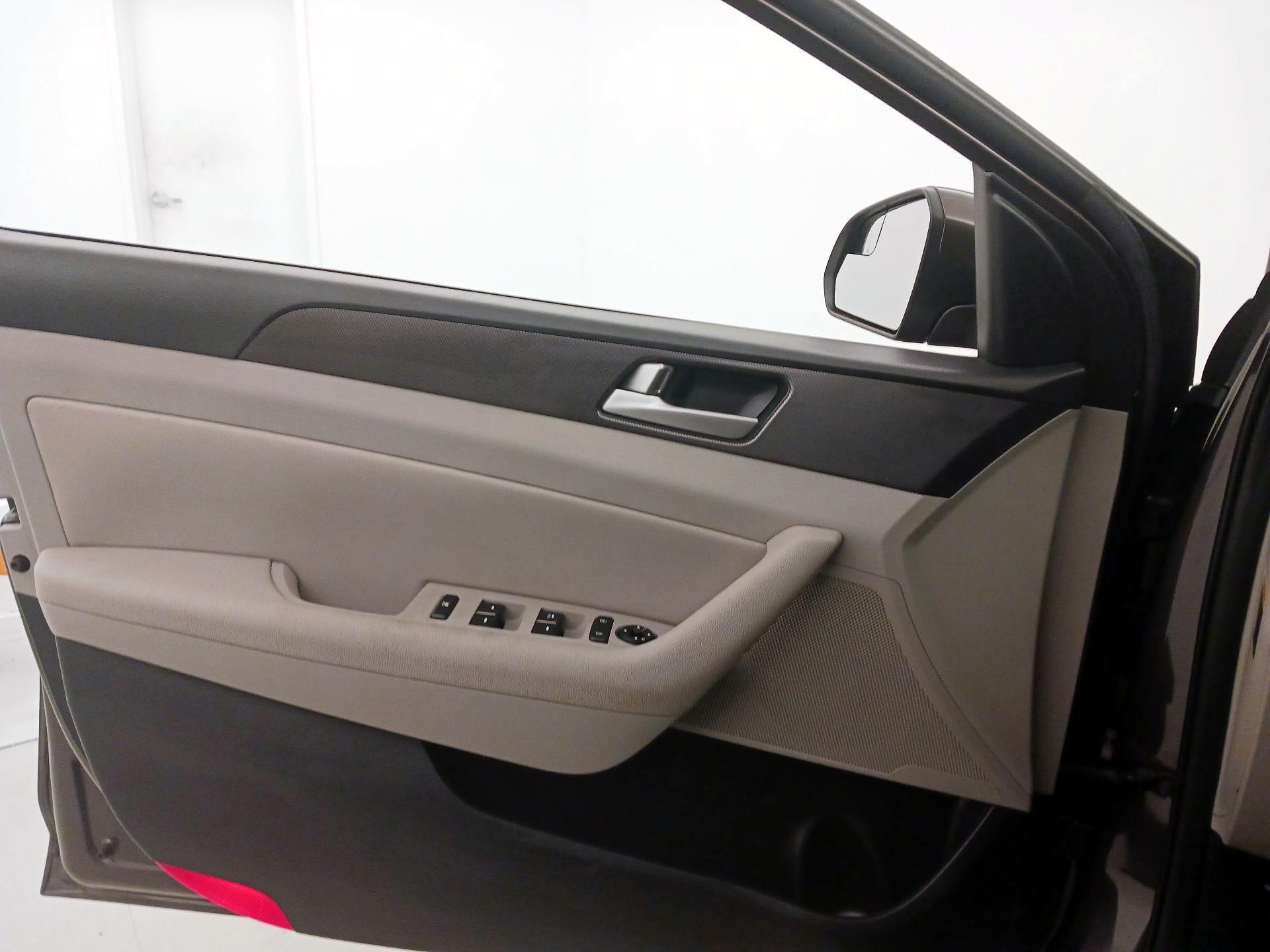 Thumbnail: 2016 Hyundai Sonata - 12