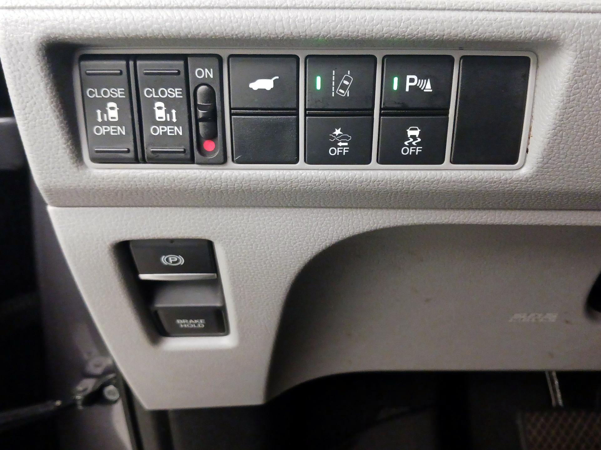 Thumbnail: 2019 Honda Odyssey - 13