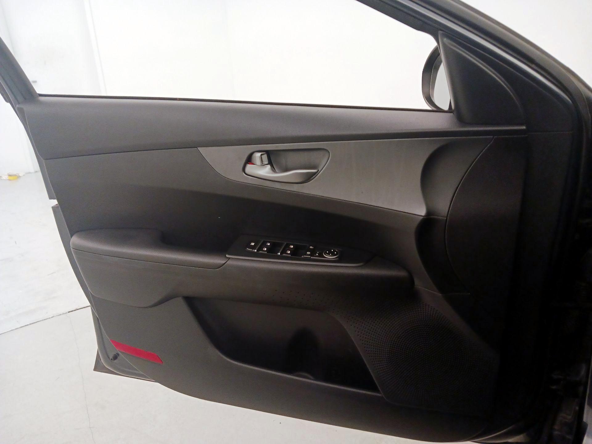 Thumbnail: 2019 Kia Forte - 12