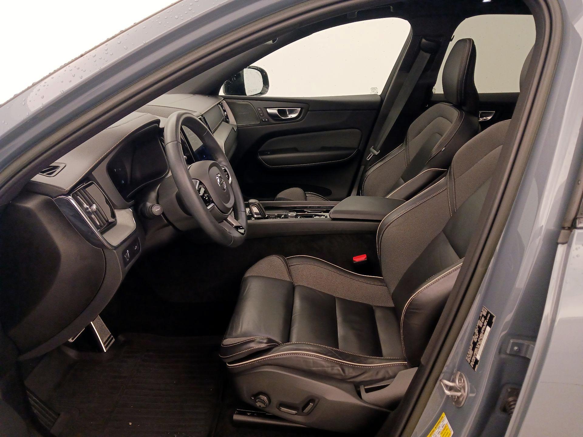 Thumbnail: 2022 Volvo XC60 - 11