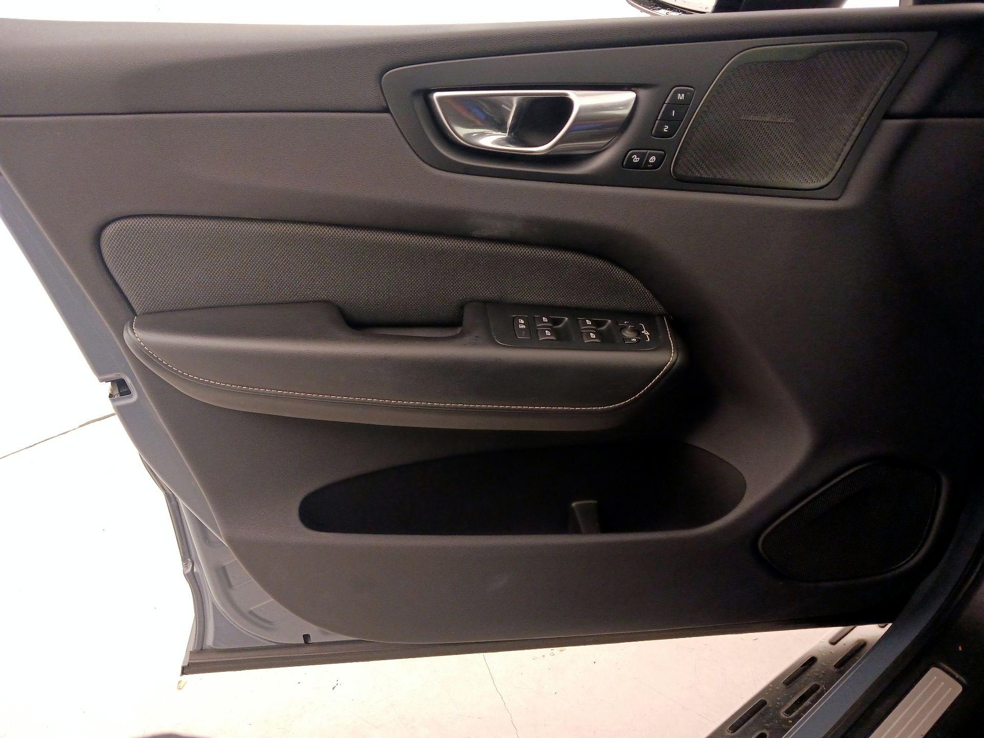 Thumbnail: 2022 Volvo XC60 - 12