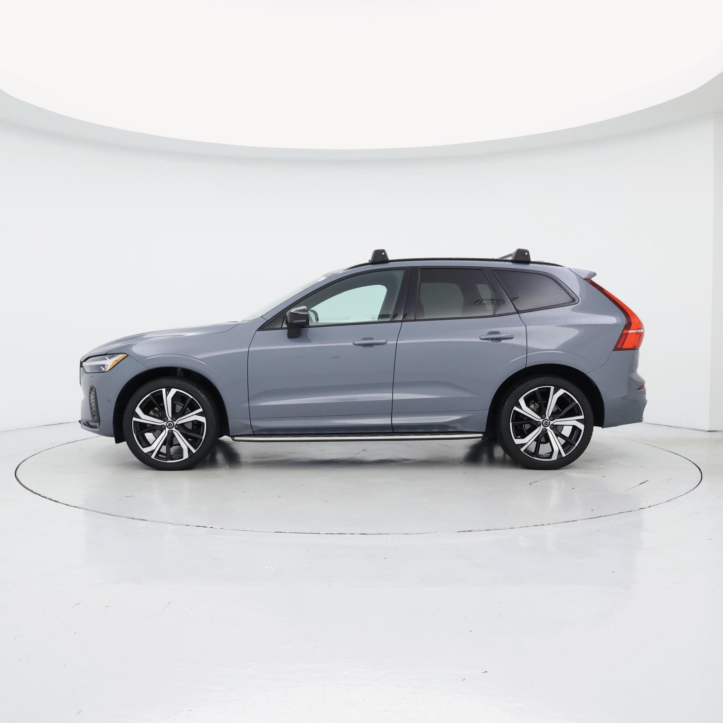 Thumbnail: 2022 Volvo XC60 - 3