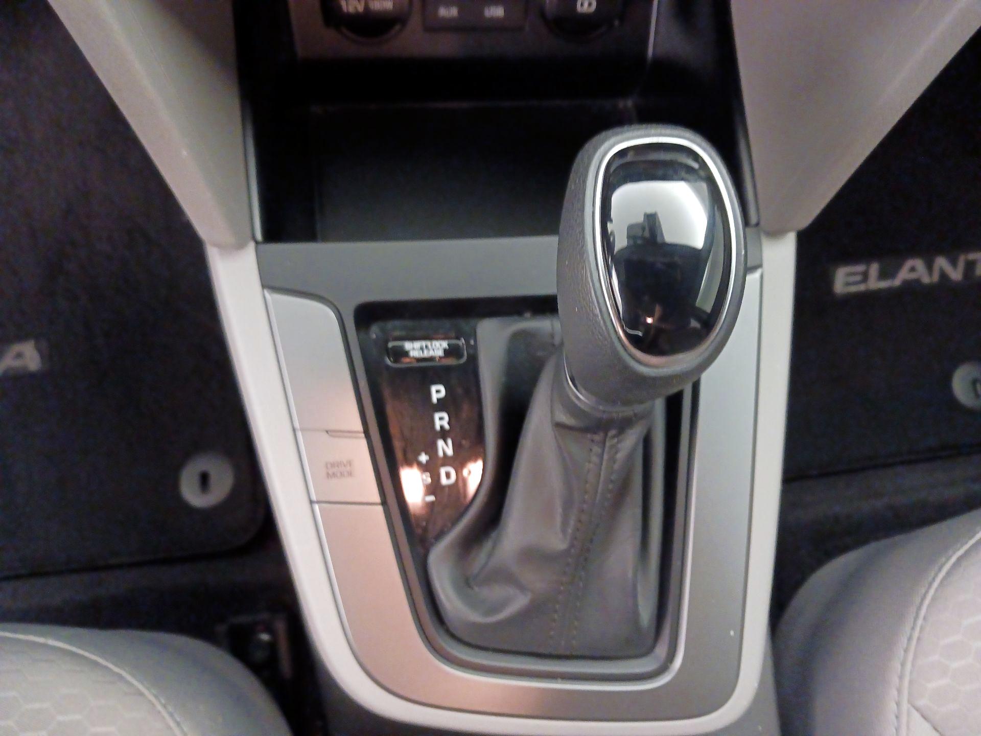 Thumbnail: 2020 Hyundai Elantra - 17