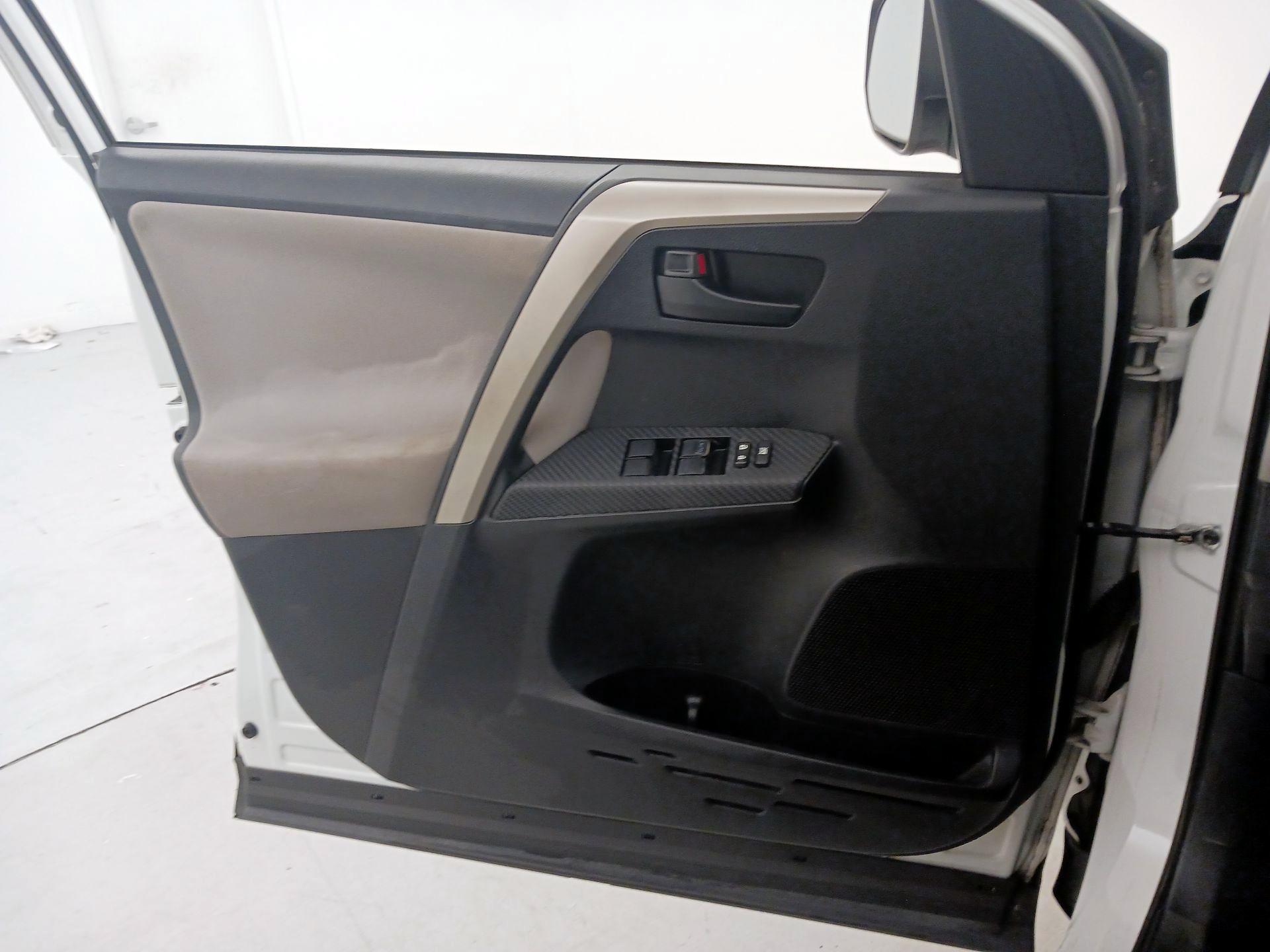 Thumbnail: 2015 Toyota RAV4 - 12