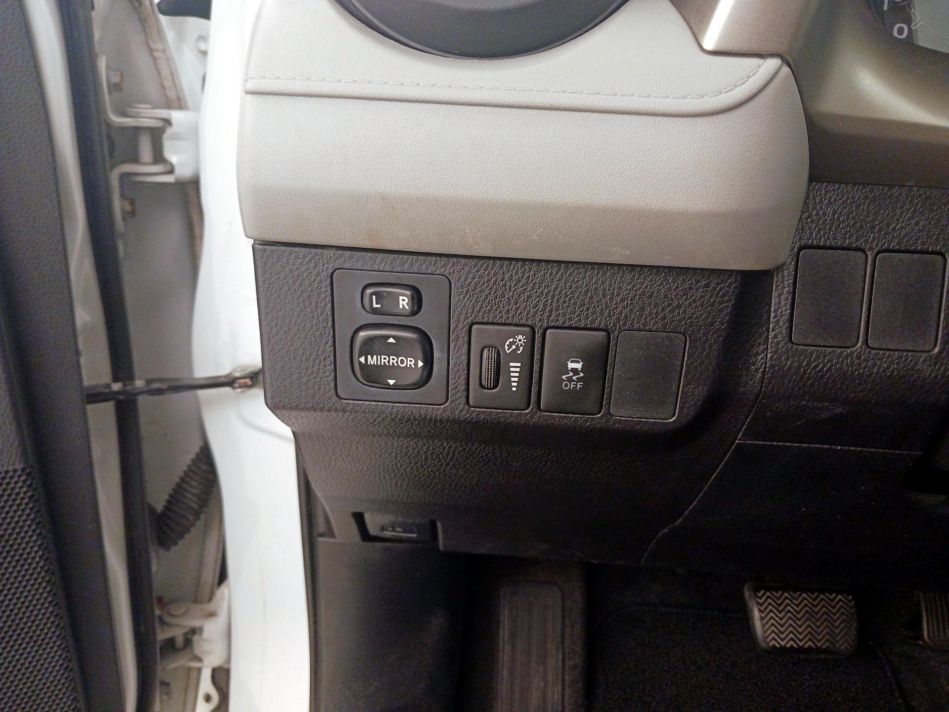 Thumbnail: 2015 Toyota RAV4 - 13