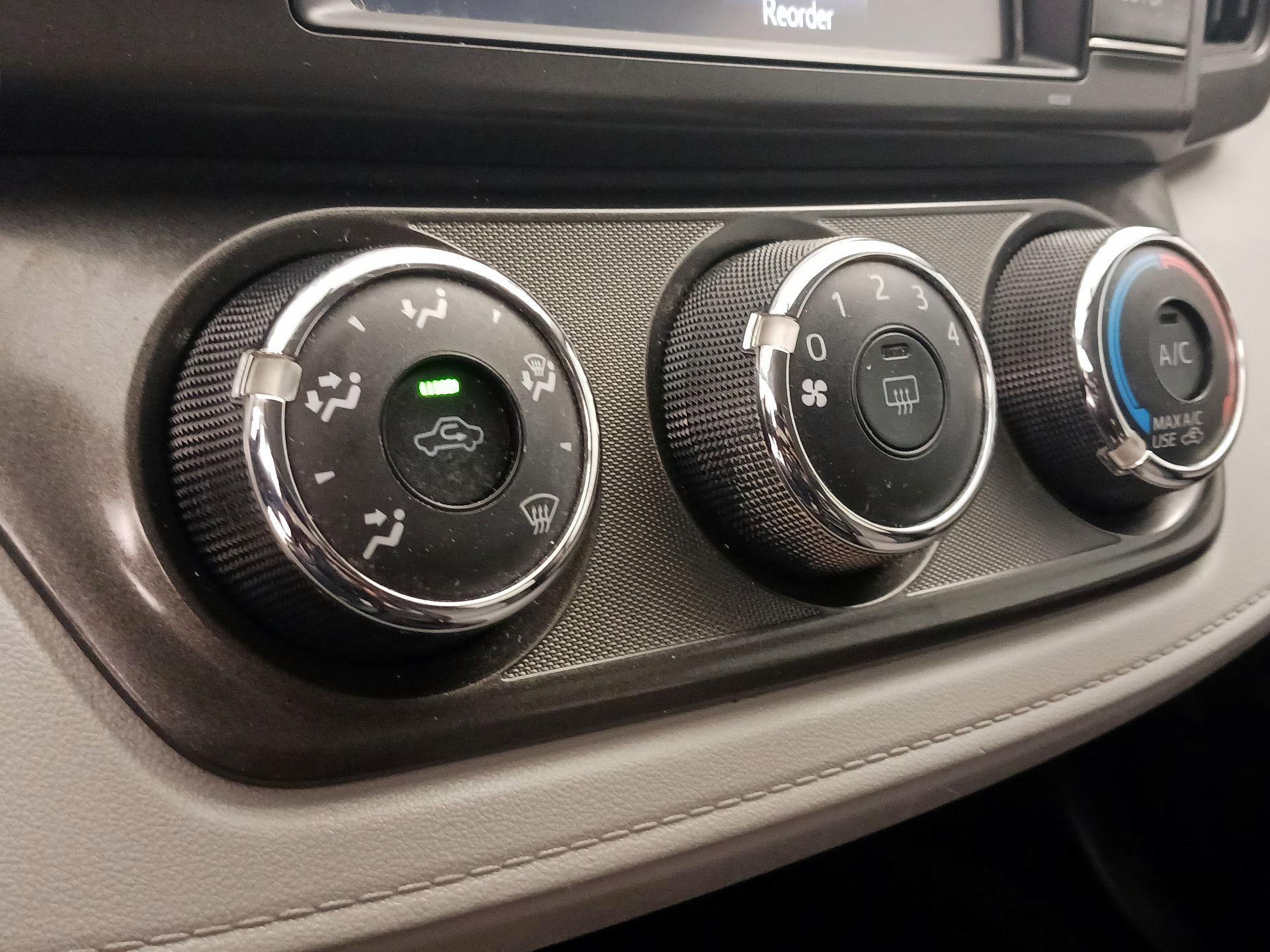 Thumbnail: 2015 Toyota RAV4 - 16