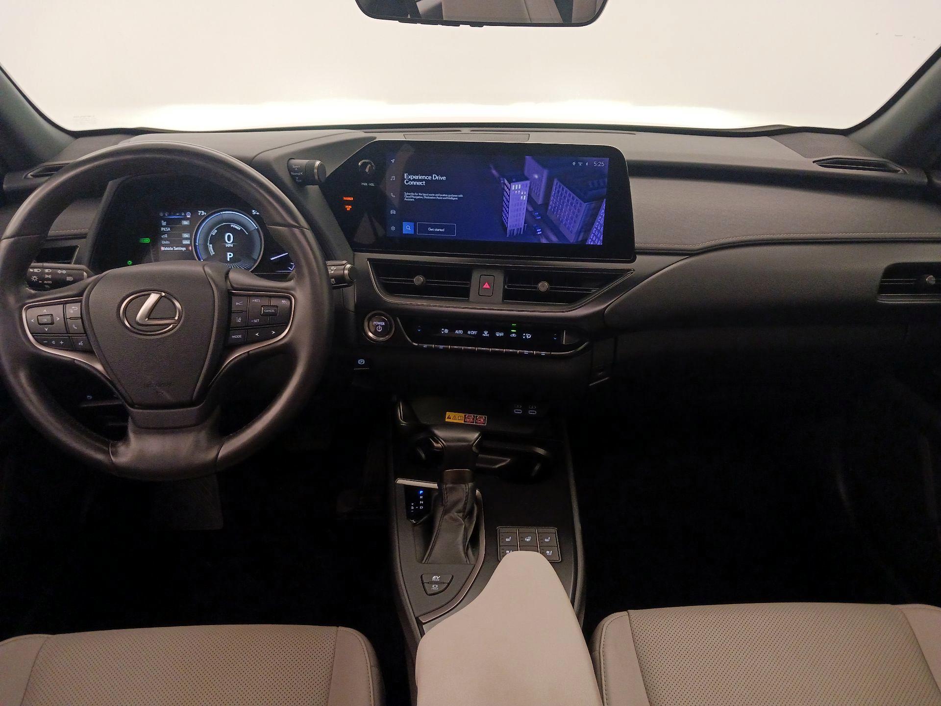 Thumbnail: 2023 Lexus UX - 9