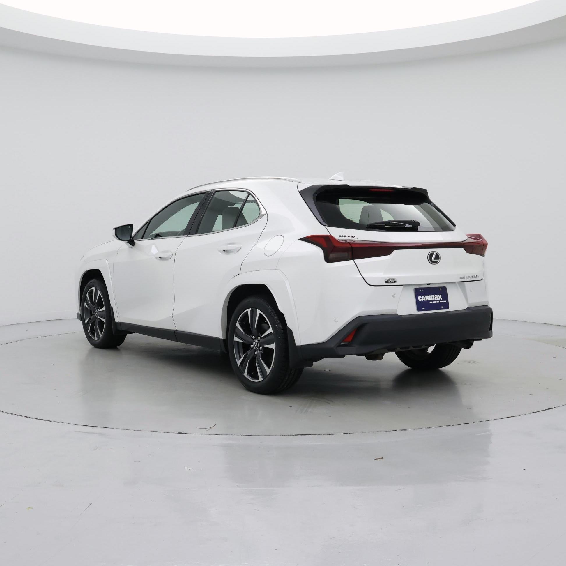 Thumbnail: 2023 Lexus UX - 2