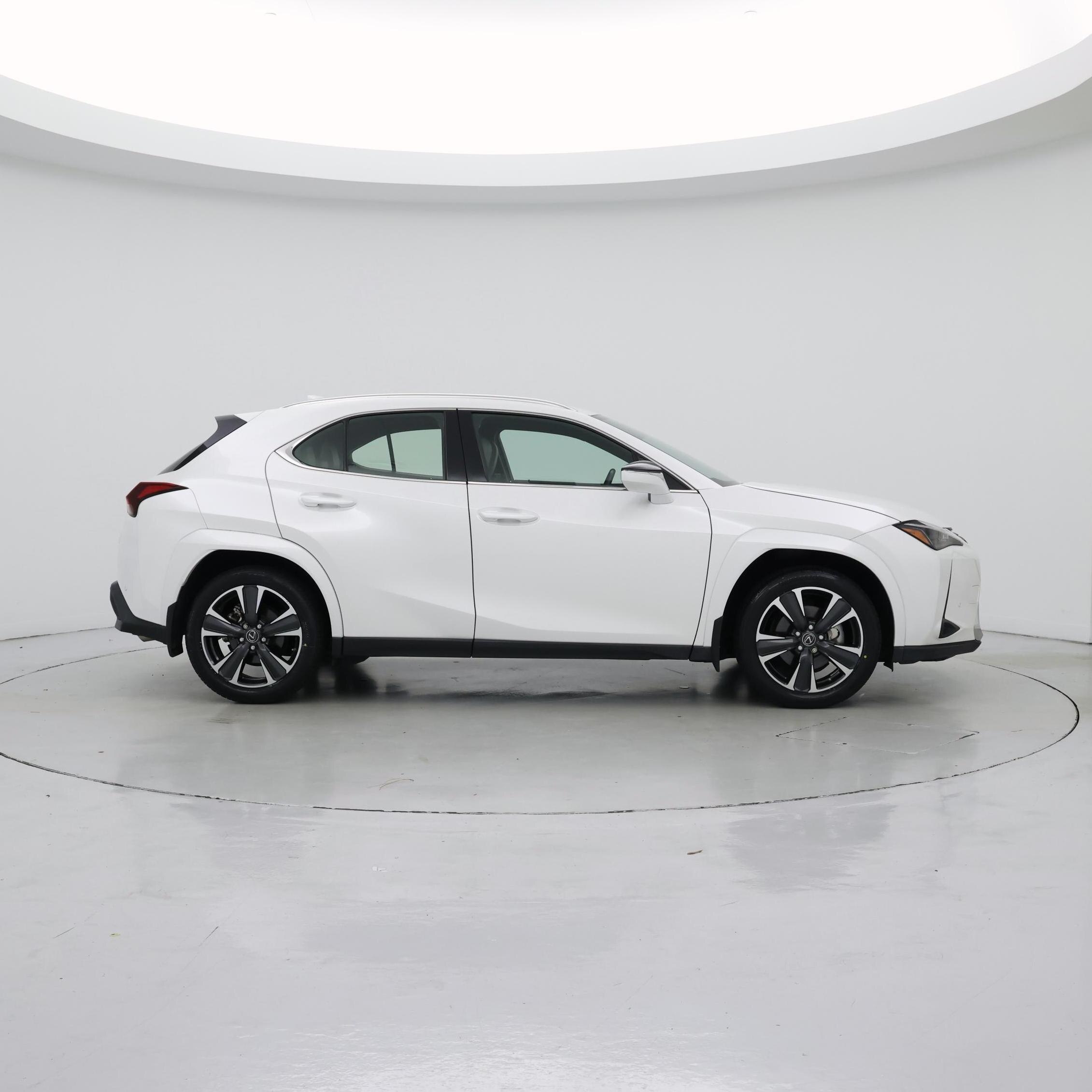 Thumbnail: 2023 Lexus UX - 7