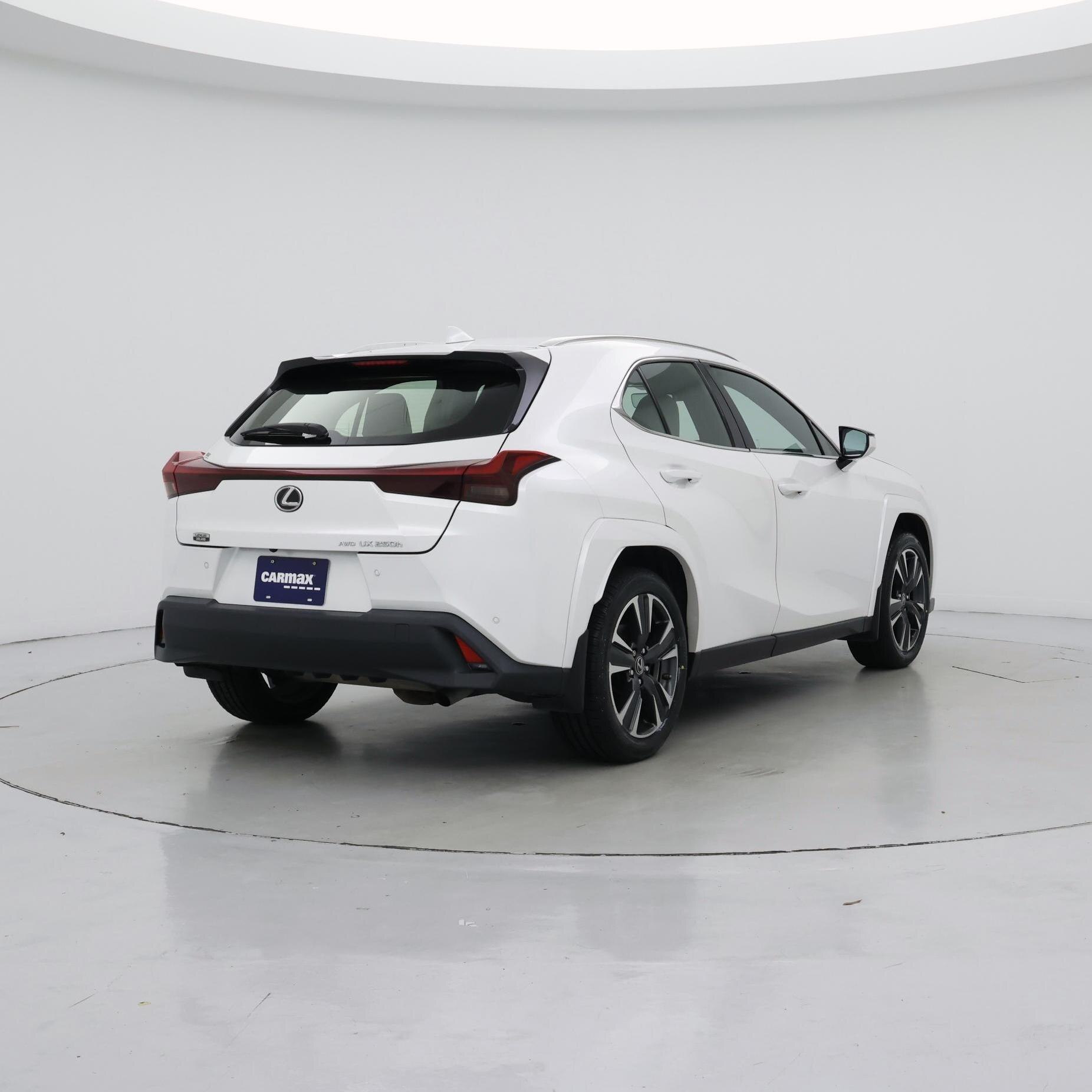 Thumbnail: 2023 Lexus UX - 8
