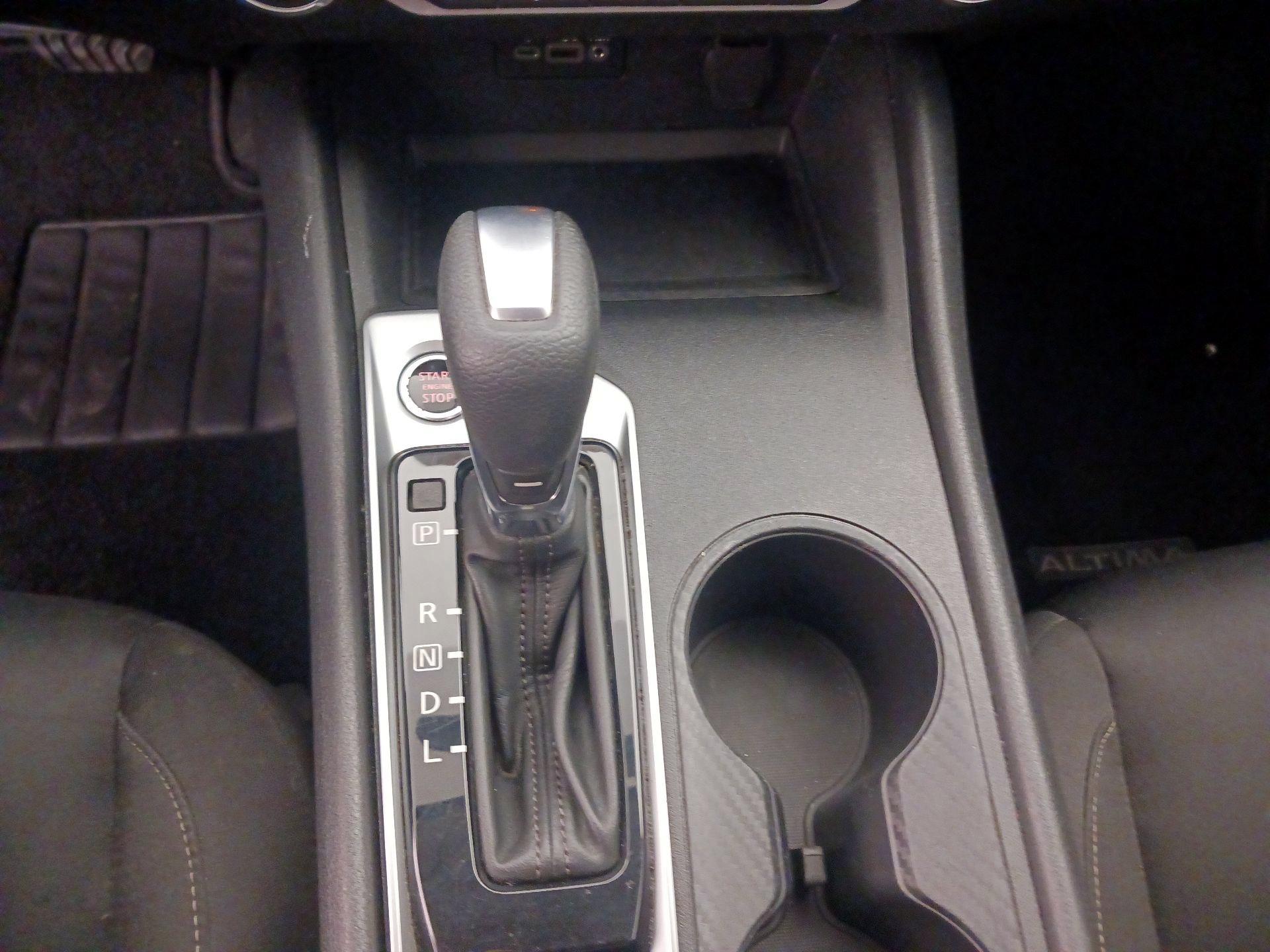 Thumbnail: 2020 Nissan Altima - 17