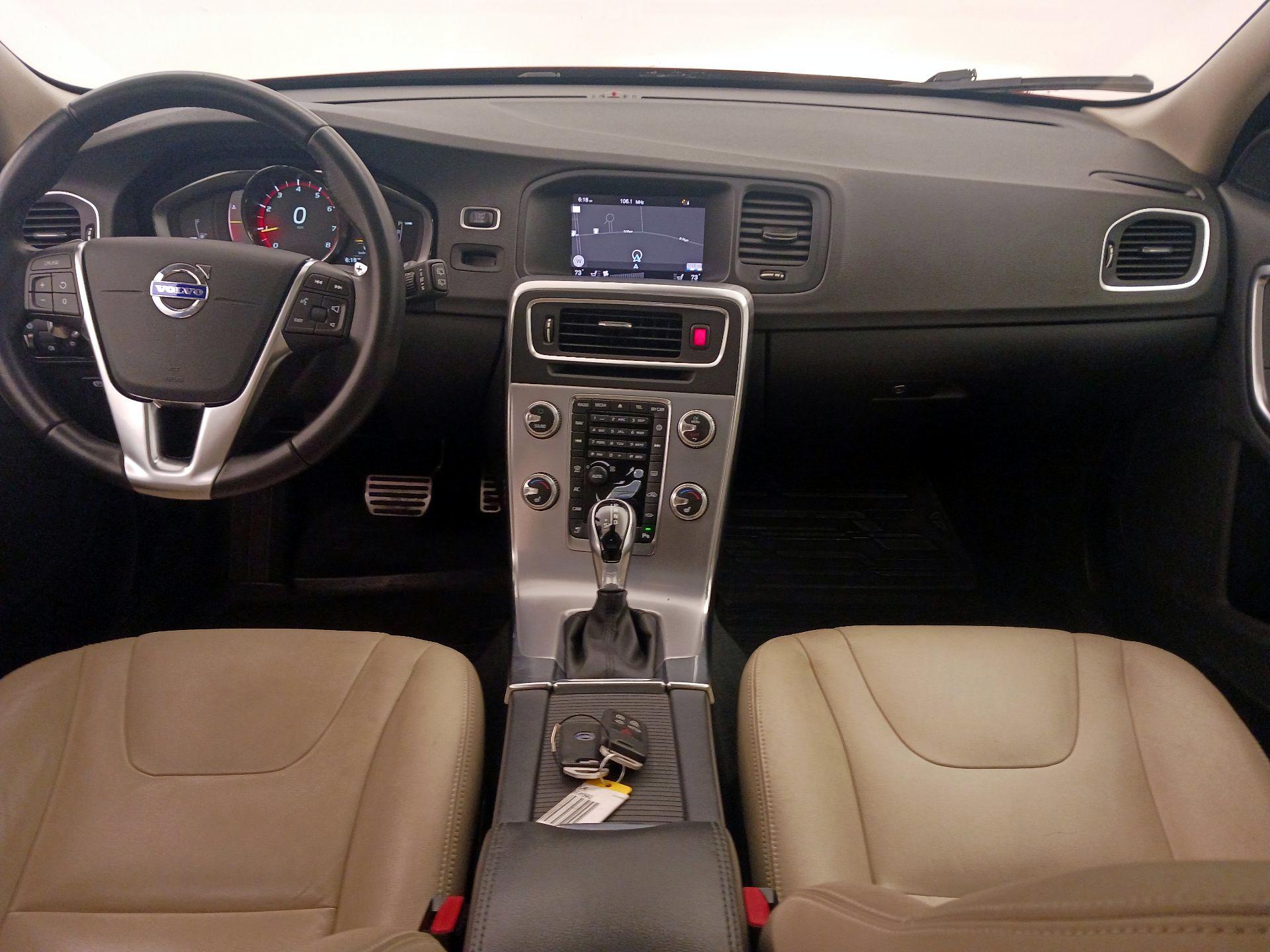 Thumbnail: 2017 Volvo V60 - 9