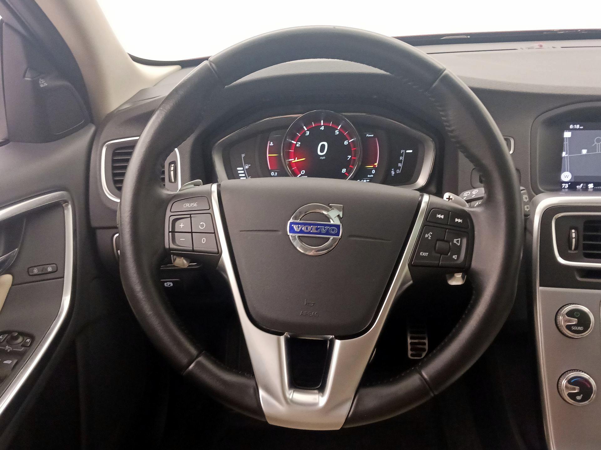 Thumbnail: 2017 Volvo V60 - 10