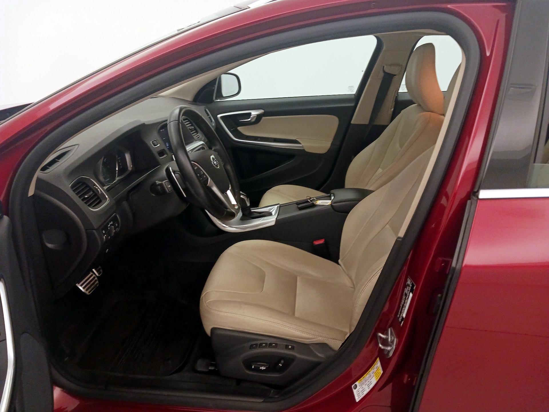 Thumbnail: 2017 Volvo V60 - 11