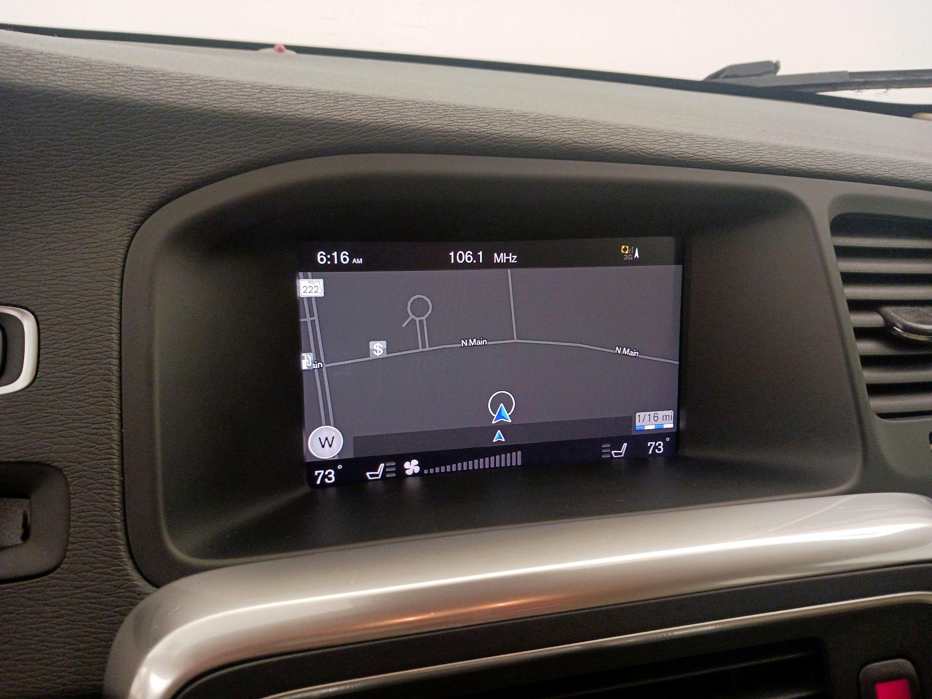 Thumbnail: 2017 Volvo V60 - 14